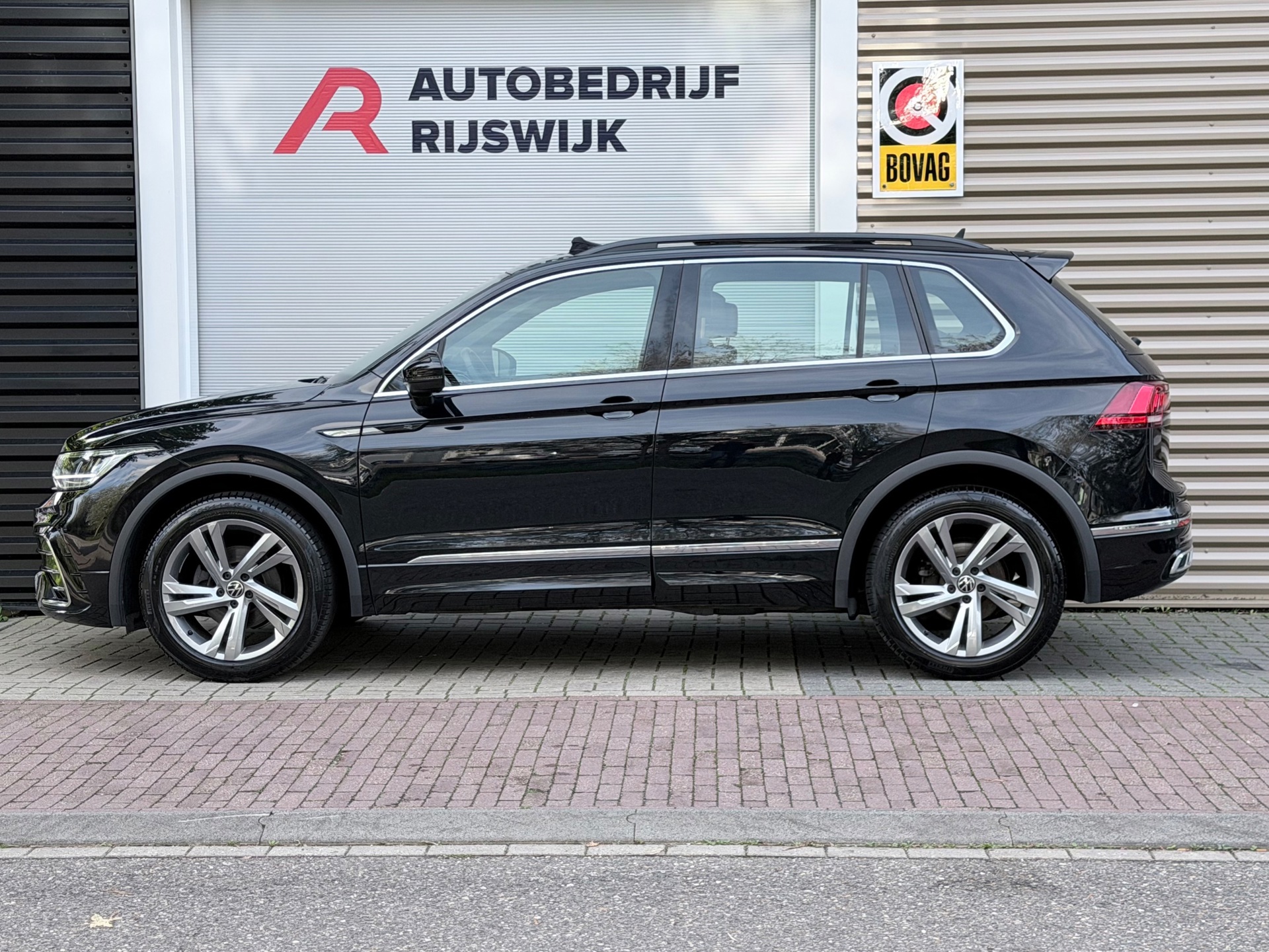 Volkswagen Tiguan 1.5 TSI R-Line (2024), foto 2