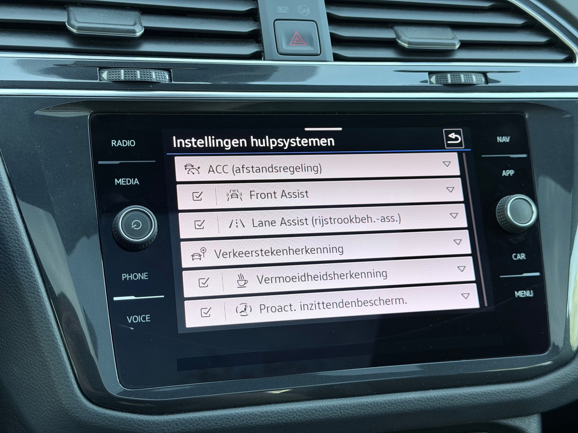 Volkswagen Tiguan 1.5 TSI R-Line (2024), foto 22