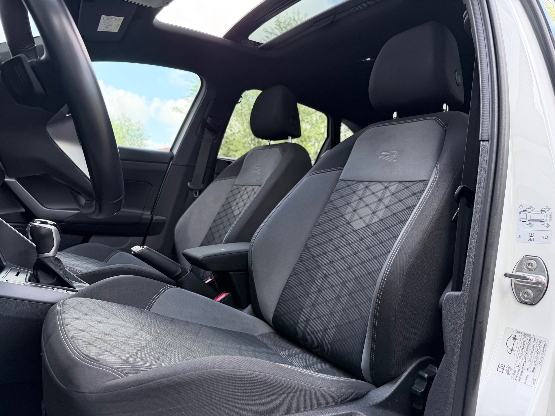 Volkswagen Taigo 1.5 TSI 3xR-Line (2022), foto 10