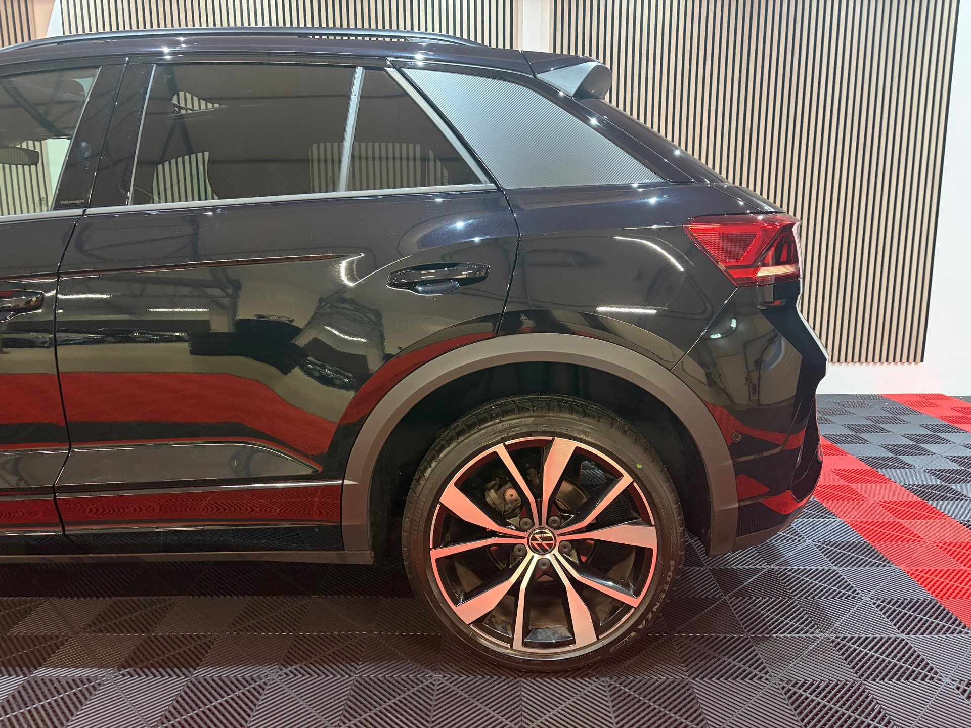 Volkswagen T-Roc 1.5 TSI R-Line Black Pack Edition 2025 (2025), foto 12