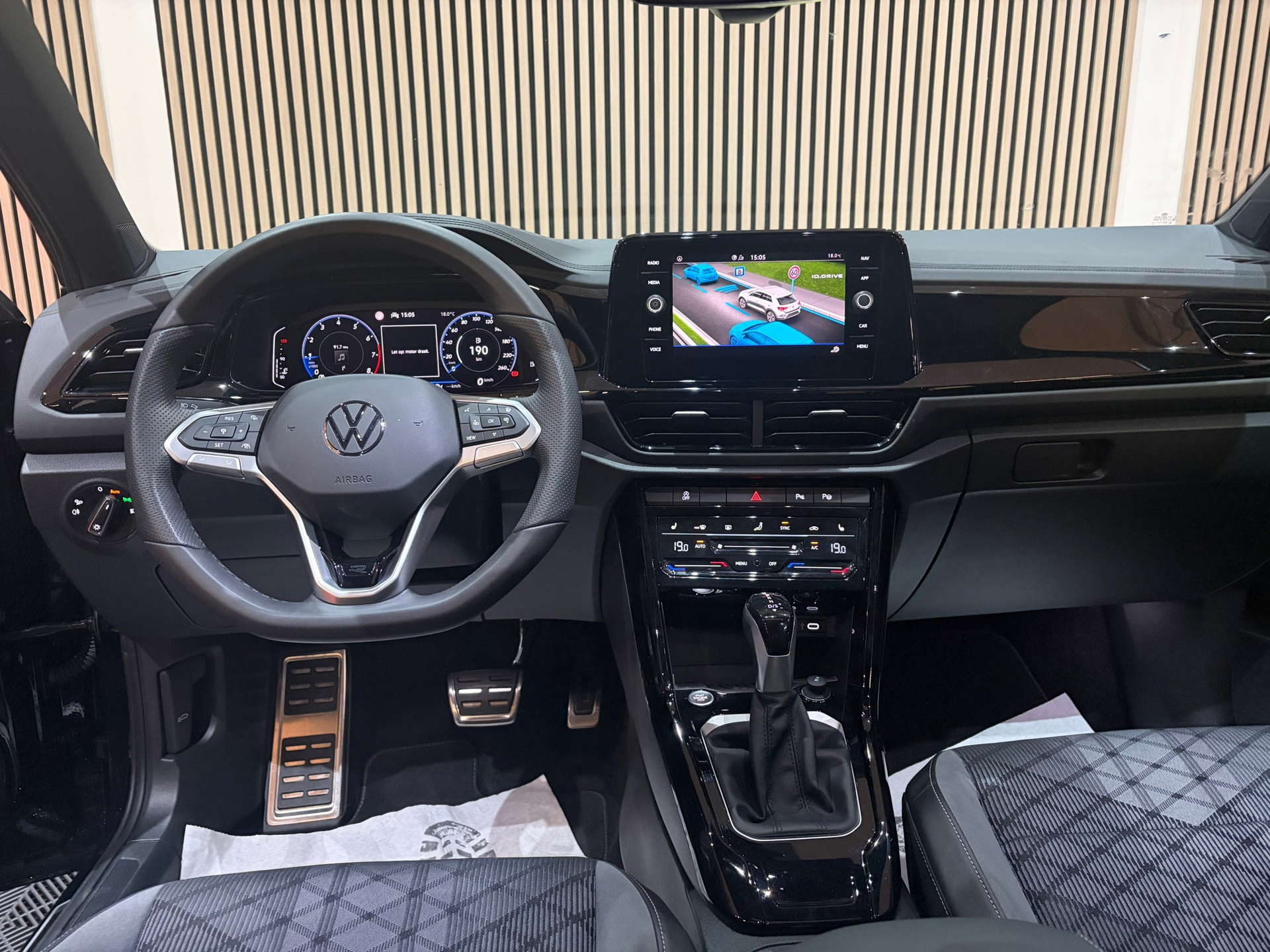 Volkswagen T-Roc 1.5 TSI R-Line Black Pack Edition 2025 (2025), foto 19