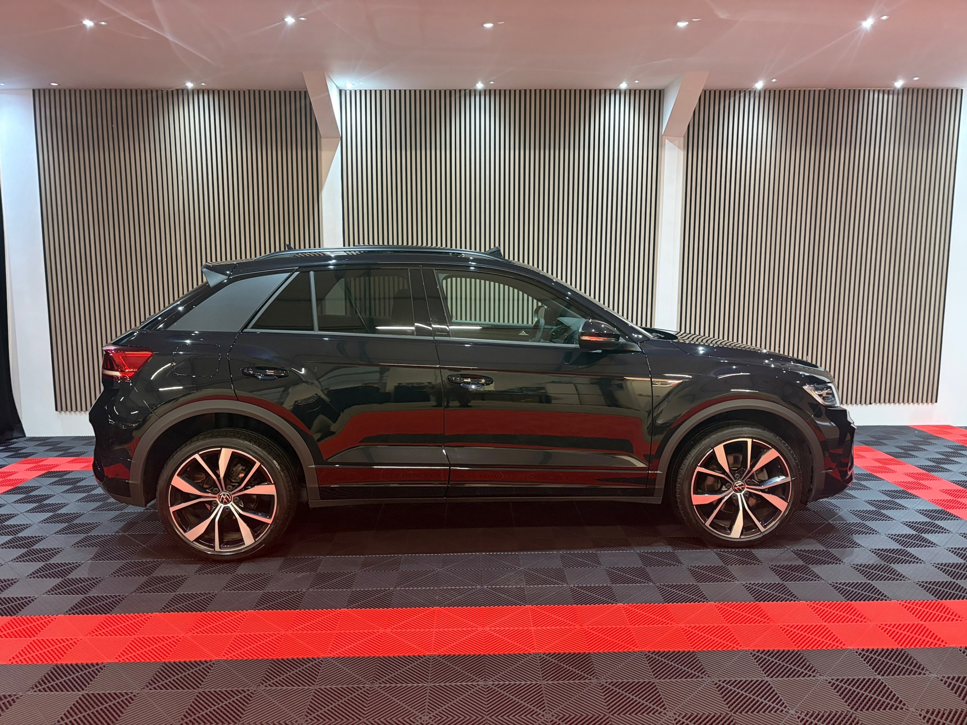 Volkswagen T-Roc 1.5 TSI R-Line Black Pack Edition 2025 (2025), foto 4
