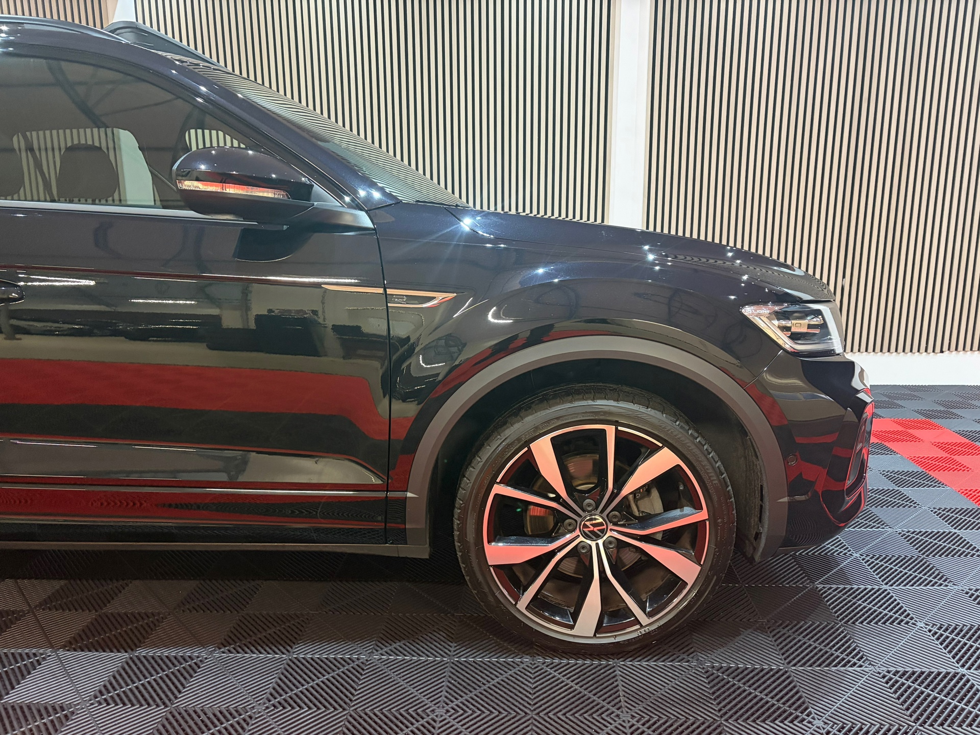 Volkswagen T-Roc 1.5 TSI R-Line Black Pack Edition 2025 (2025), foto 6