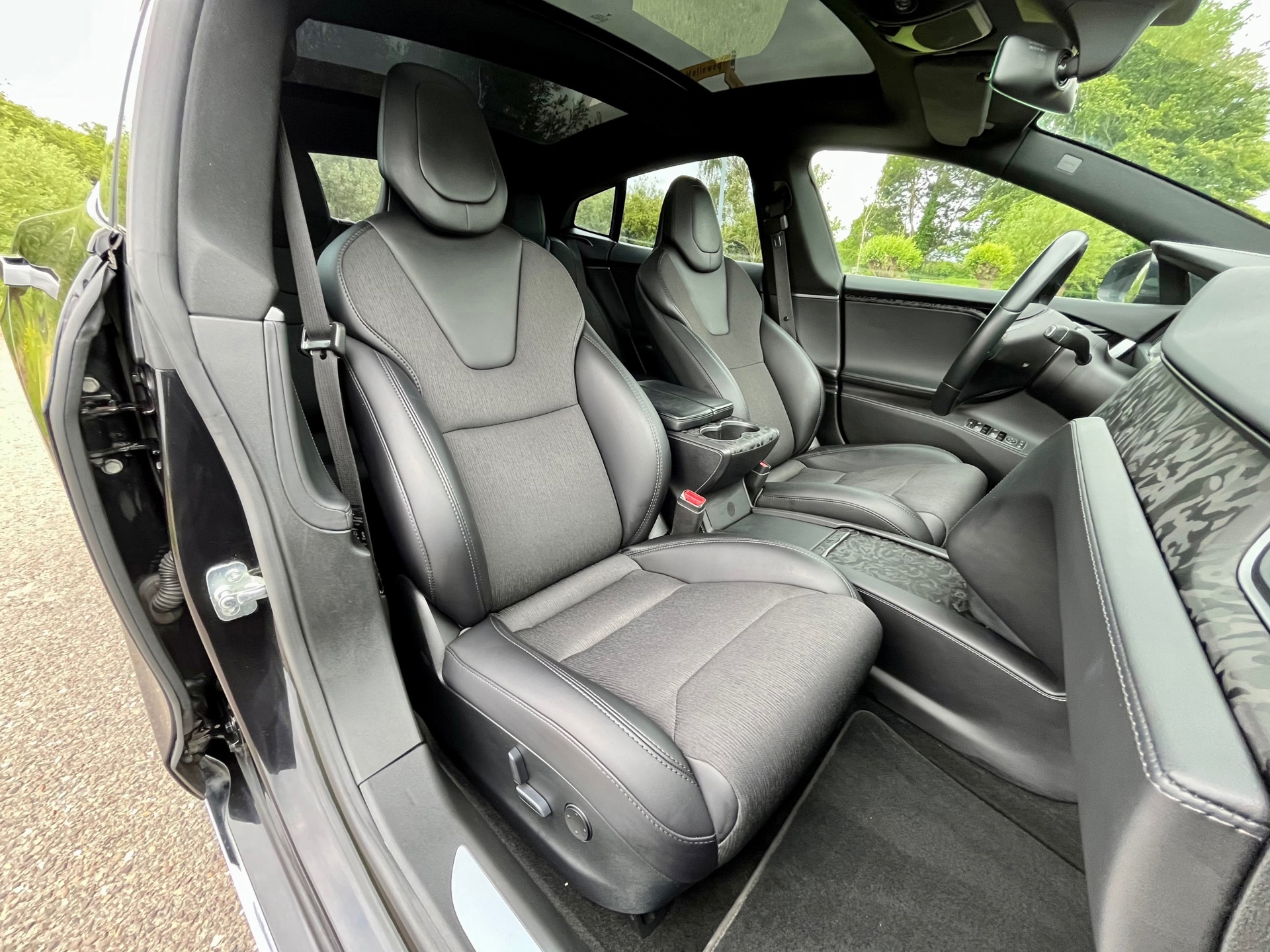 Tesla Model S 100D (2018), foto 2
