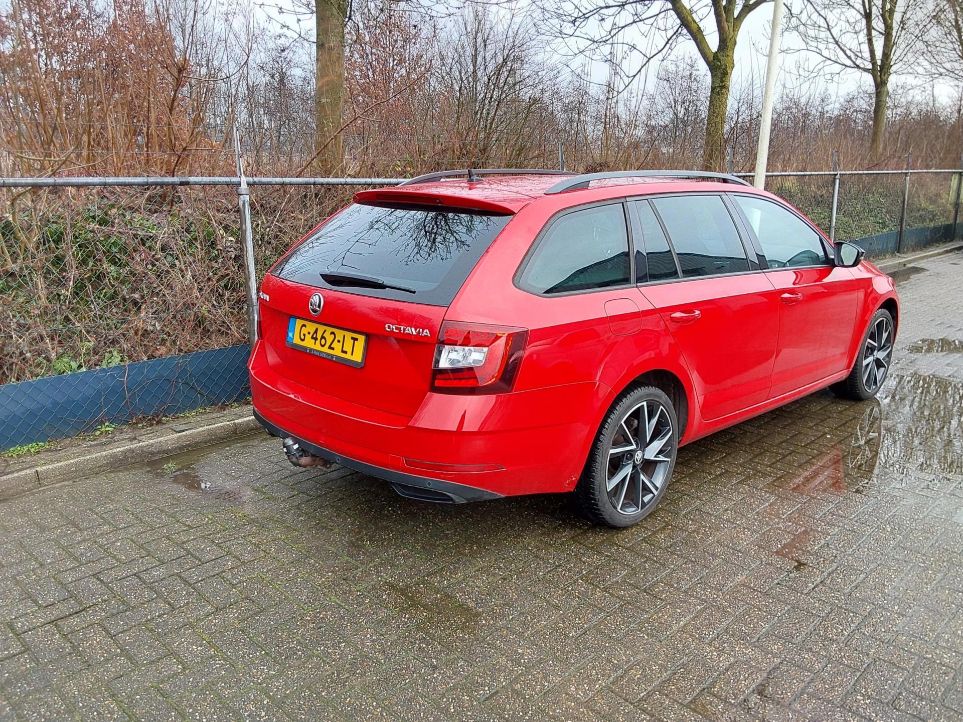 Skoda Octavia Combi 1.5 TSI Greentech Sport Business (2019), foto 2