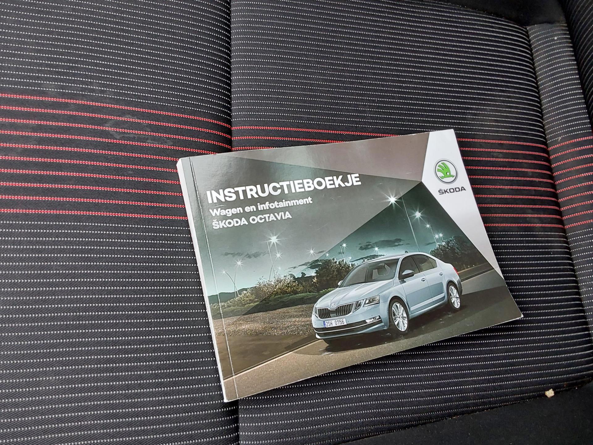 Skoda Octavia Combi 1.5 TSI Greentech Sport Business (2019), foto 15