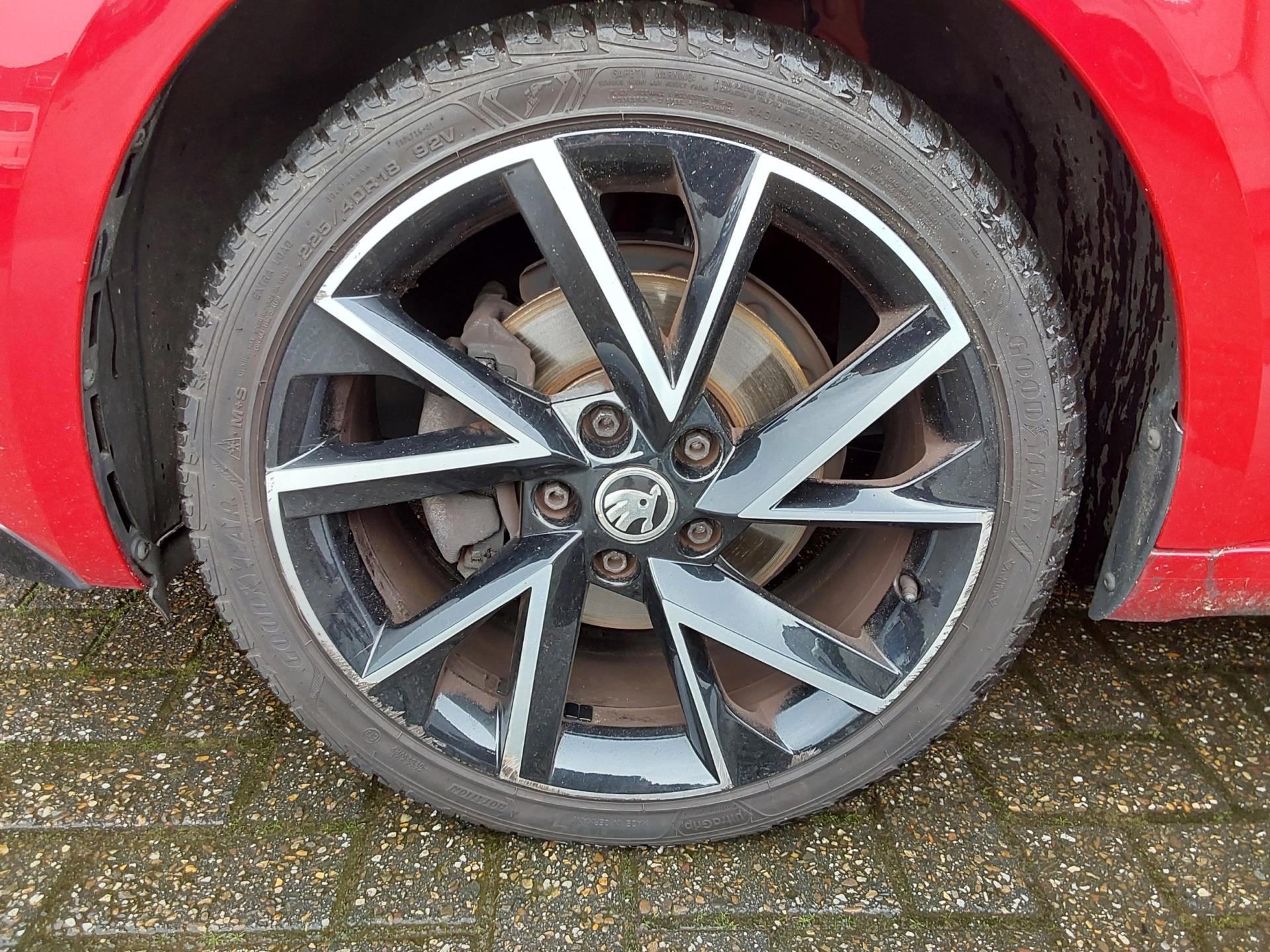 Skoda Octavia Combi 1.5 TSI Greentech Sport Business (2019), foto 18
