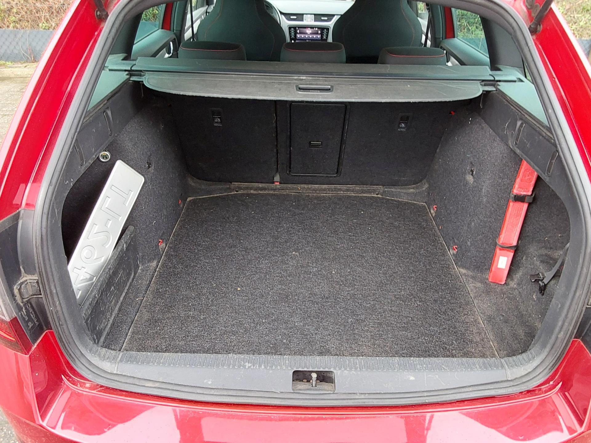 Skoda Octavia Combi 1.5 TSI Greentech Sport Business (2019), foto 19