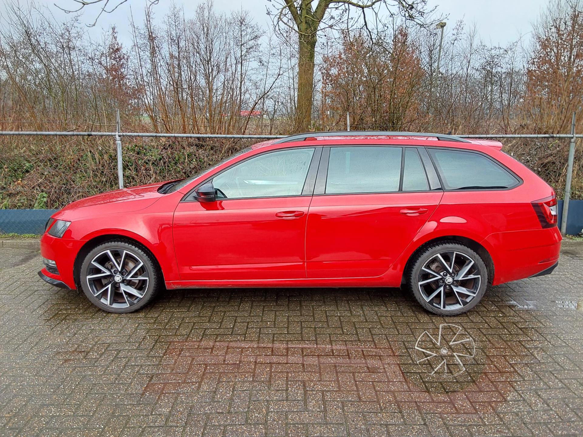 Skoda Octavia Combi 1.5 TSI Greentech Sport Business (2019), foto 3