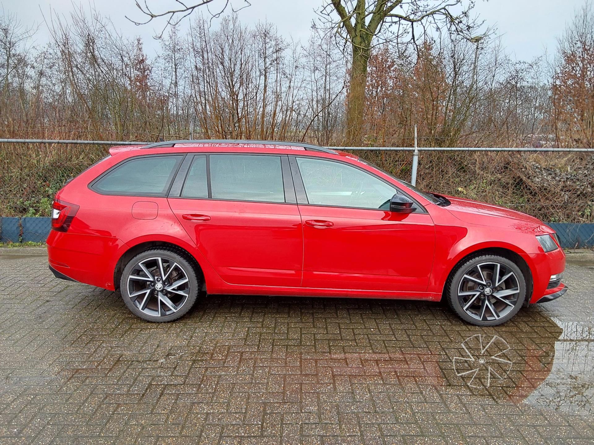 Skoda Octavia Combi 1.5 TSI Greentech Sport Business (2019), foto 4