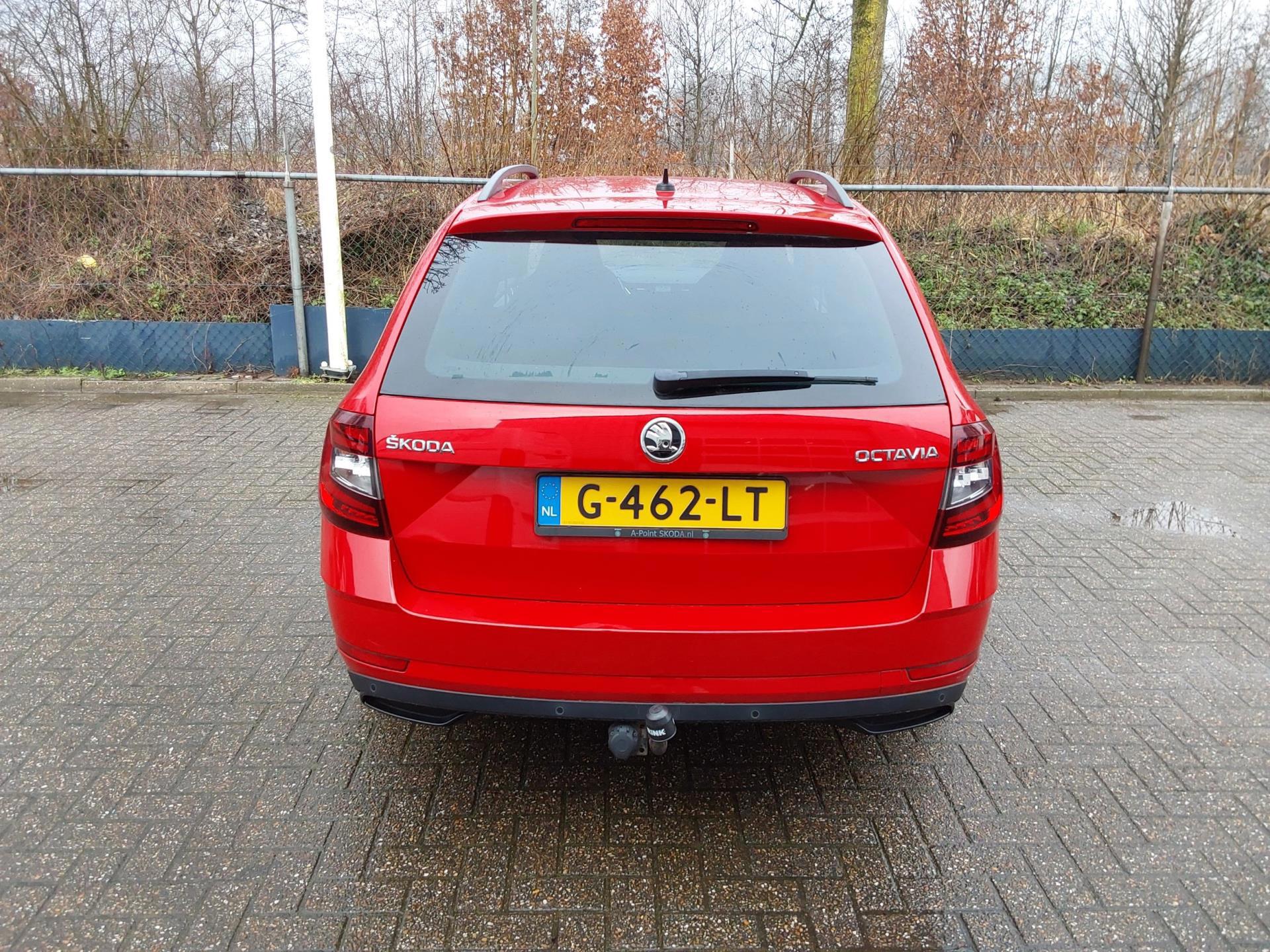 Skoda Octavia Combi 1.5 TSI Greentech Sport Business (2019), foto 6