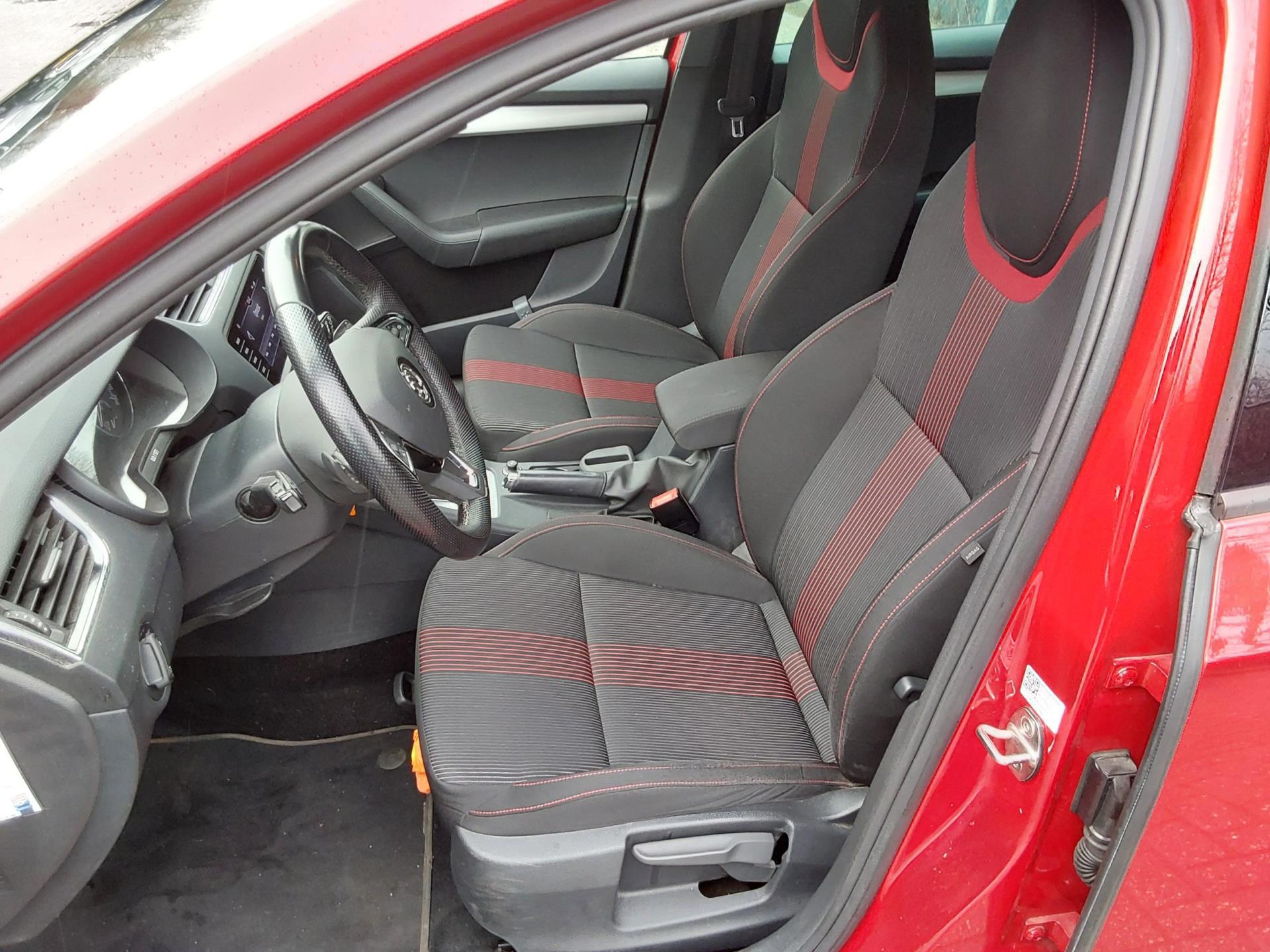 Skoda Octavia Combi 1.5 TSI Greentech Sport Business (2019), foto 7