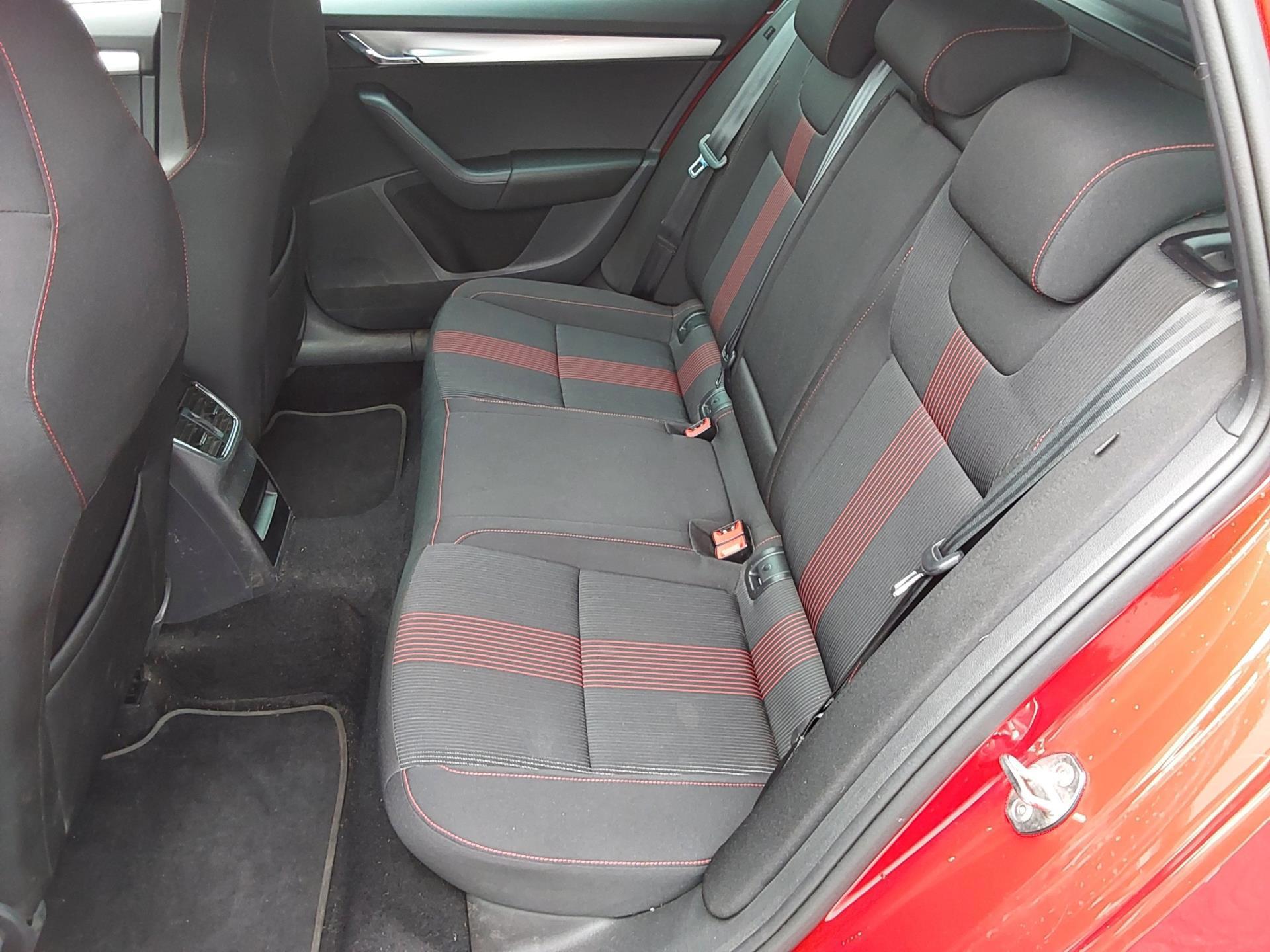 Skoda Octavia Combi 1.5 TSI Greentech Sport Business (2019), foto 9