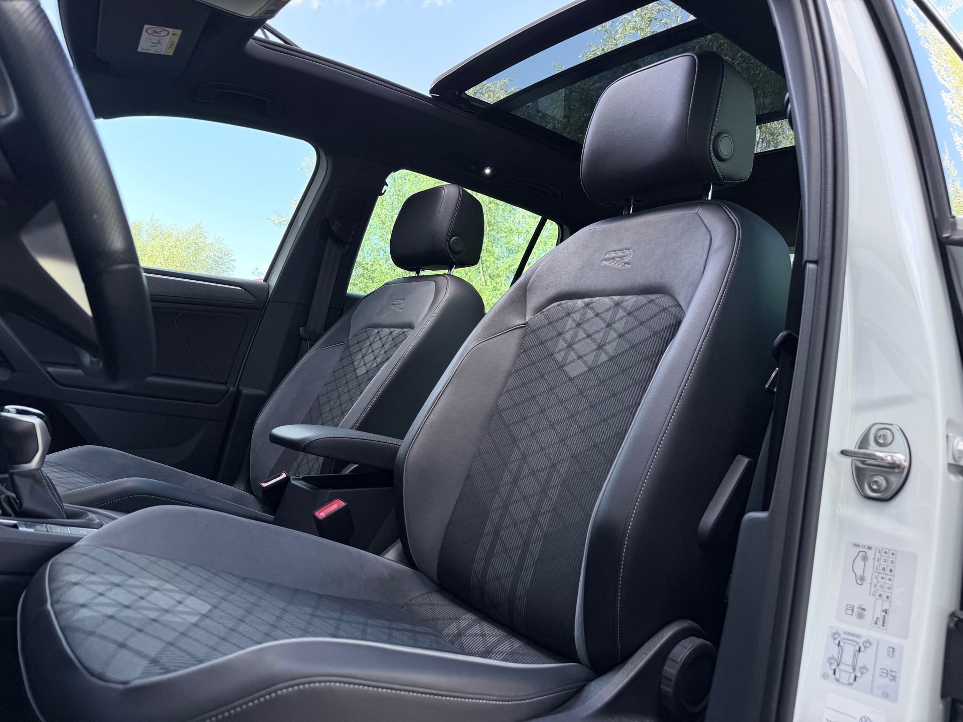 Volkswagen Tiguan 1.4 TSI eHybrid R-Line (2023), foto 12
