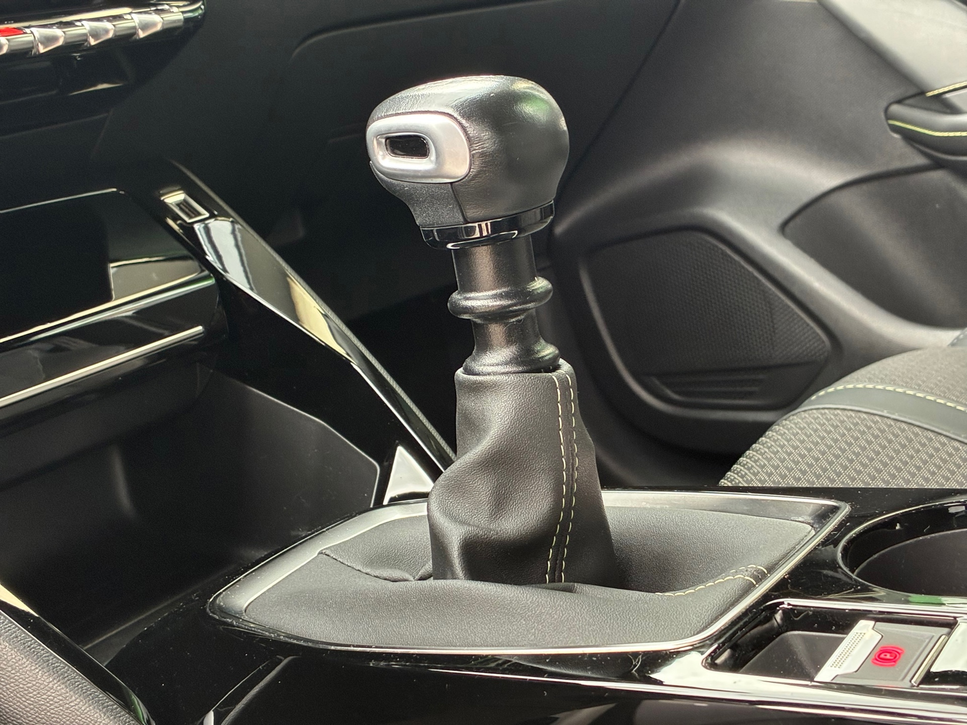 Peugeot 208 1.2 PureTech GT-Line (2020), foto 20
