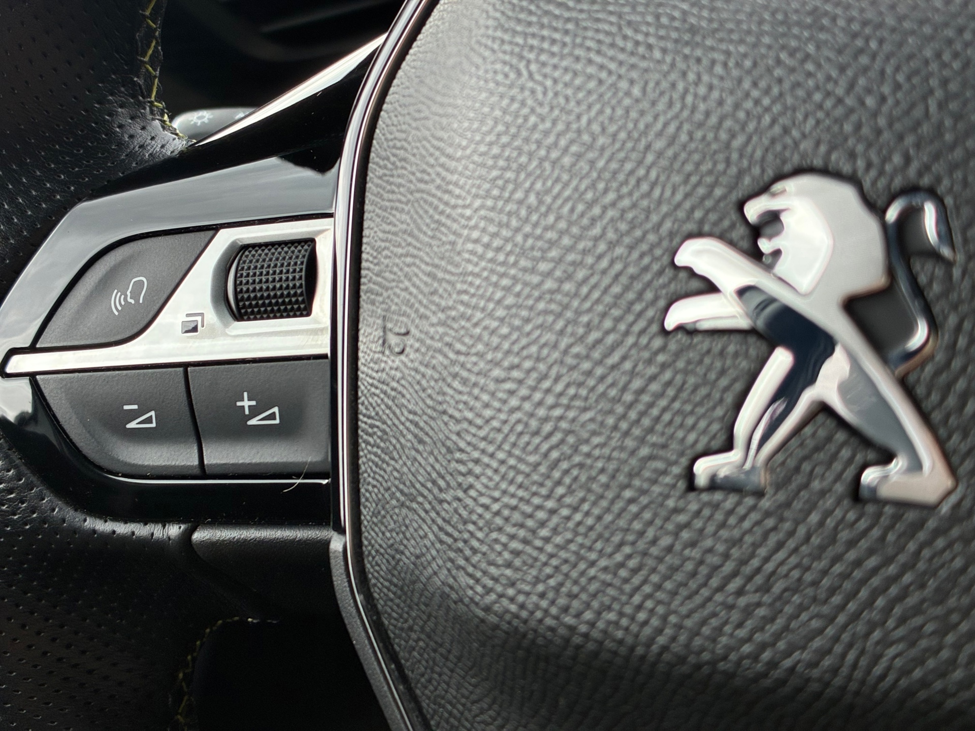 Peugeot 208 1.2 PureTech GT-Line (2020), foto 22