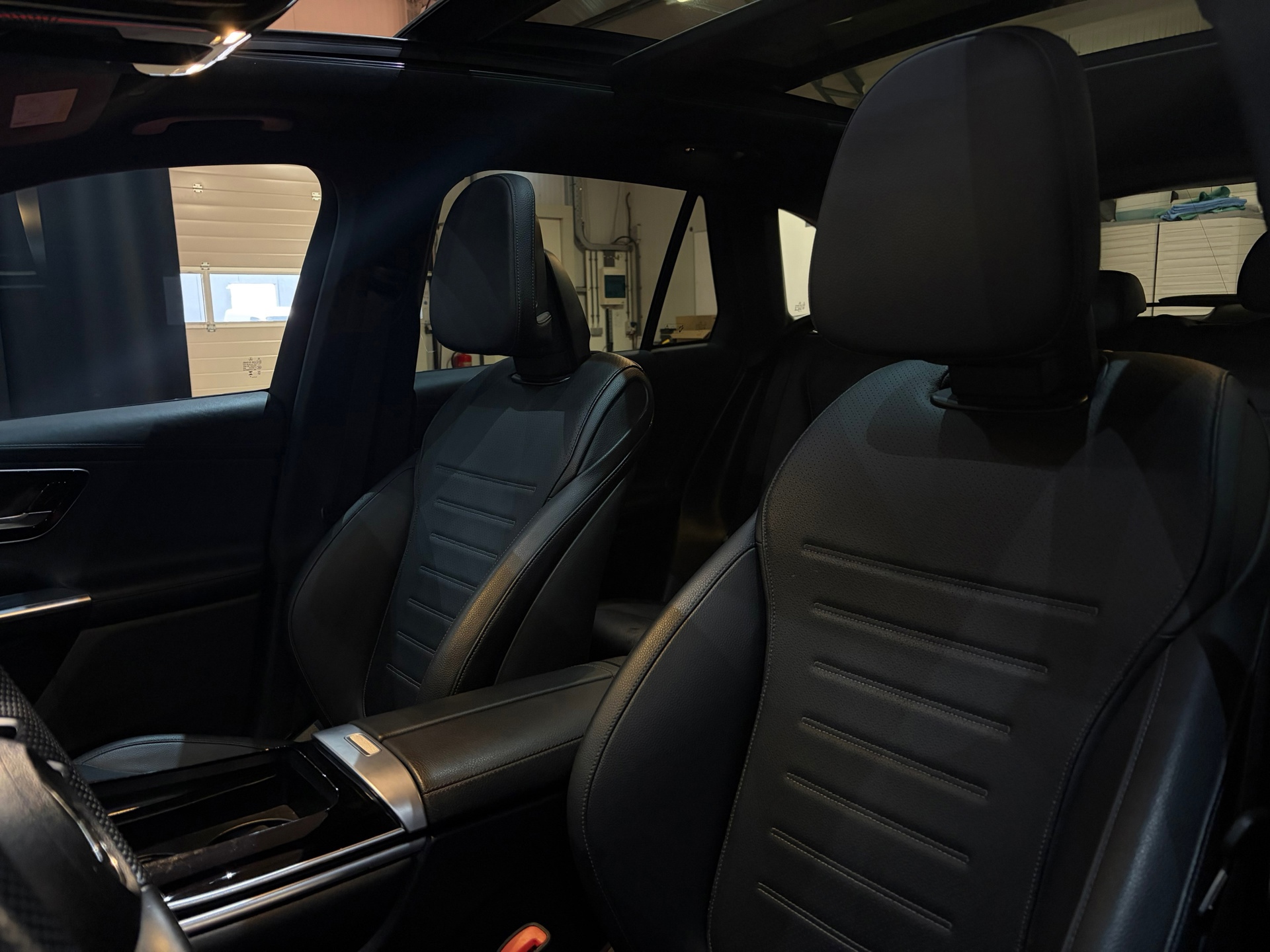 Mercedes-Benz GLC-klasse 300 4MATIC AMG Line (2023), foto 18