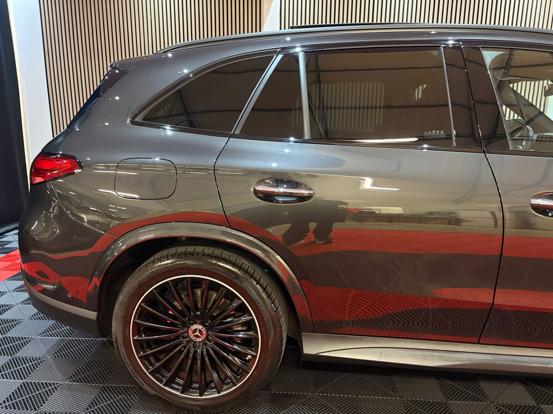 Mercedes-Benz GLC-klasse 300 4MATIC AMG Line (2023), foto 4