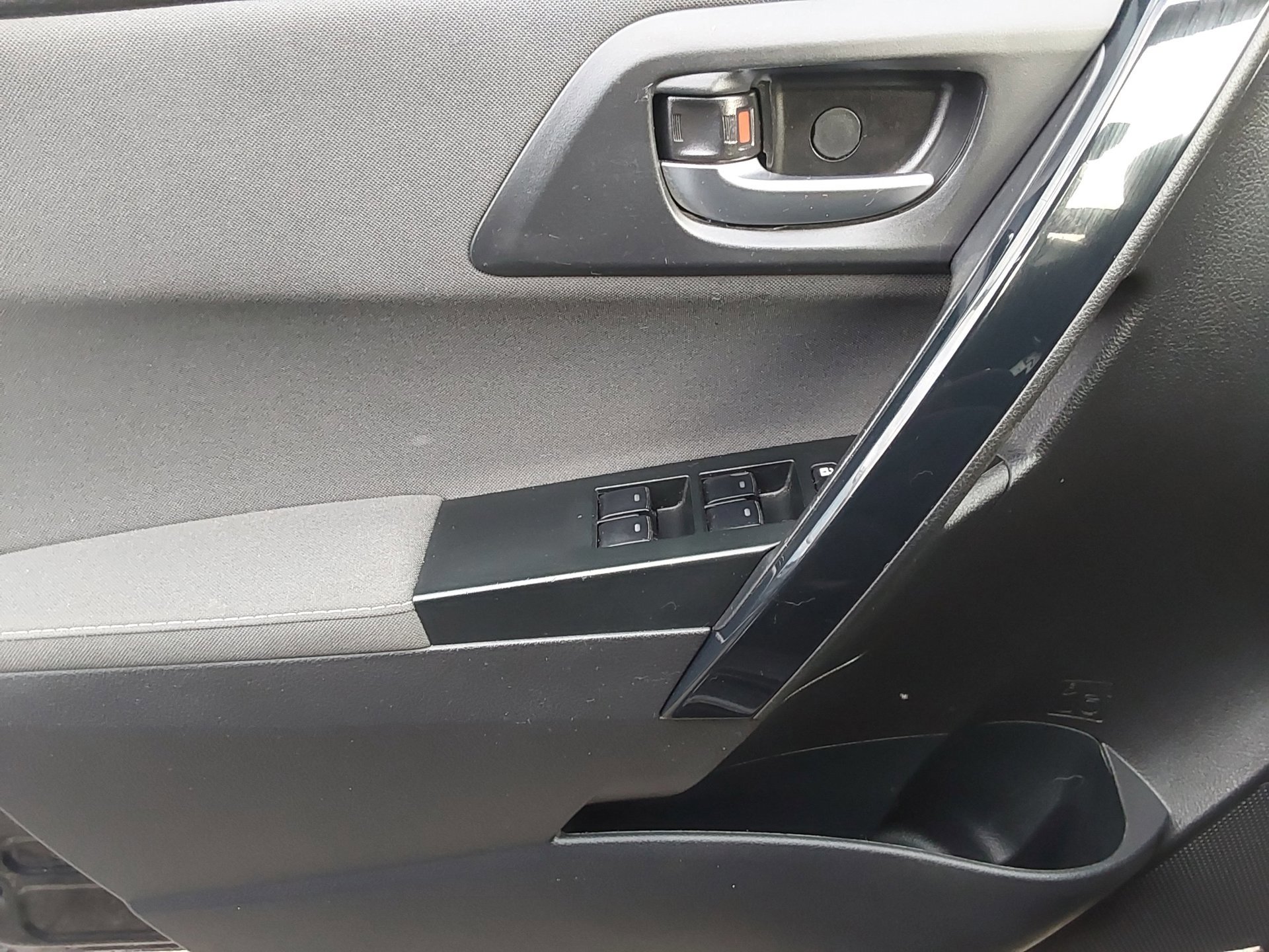 Toyota Auris 1.8 Hybrid Dynamic (2018), foto 15
