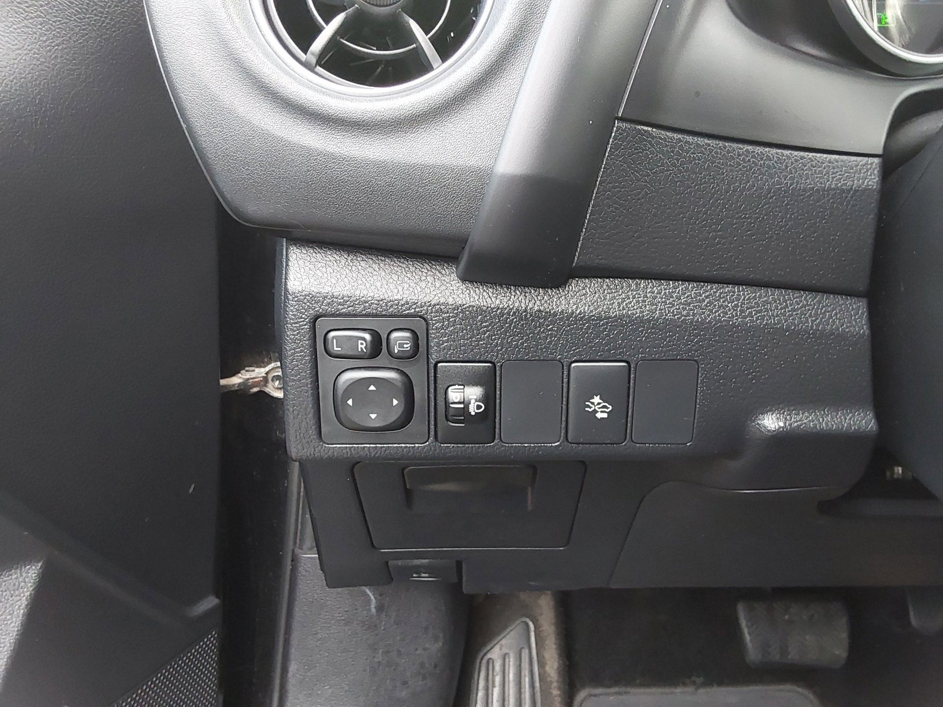 Toyota Auris 1.8 Hybrid Dynamic (2018), foto 17