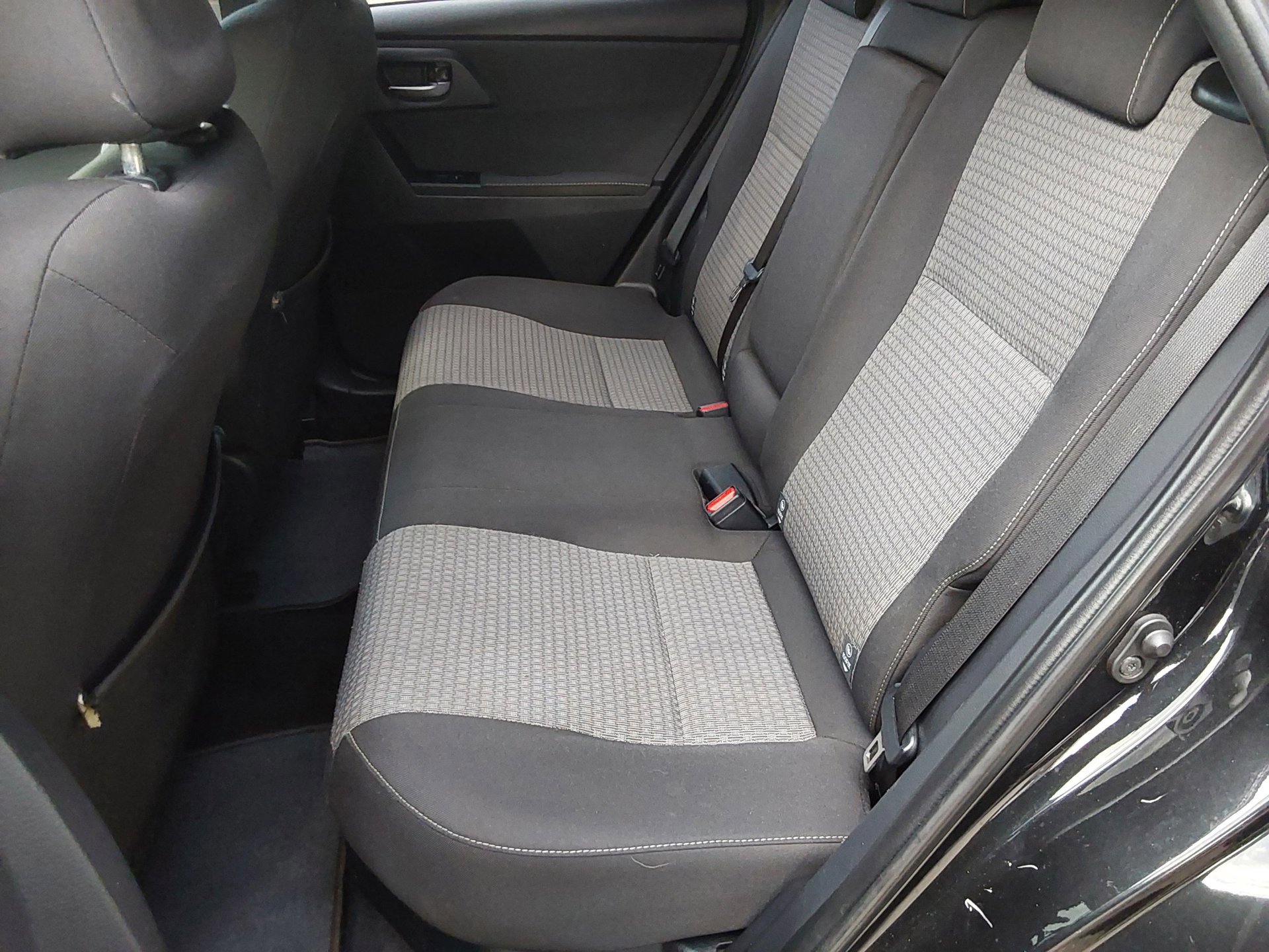 Toyota Auris 1.8 Hybrid Dynamic (2018), foto 9