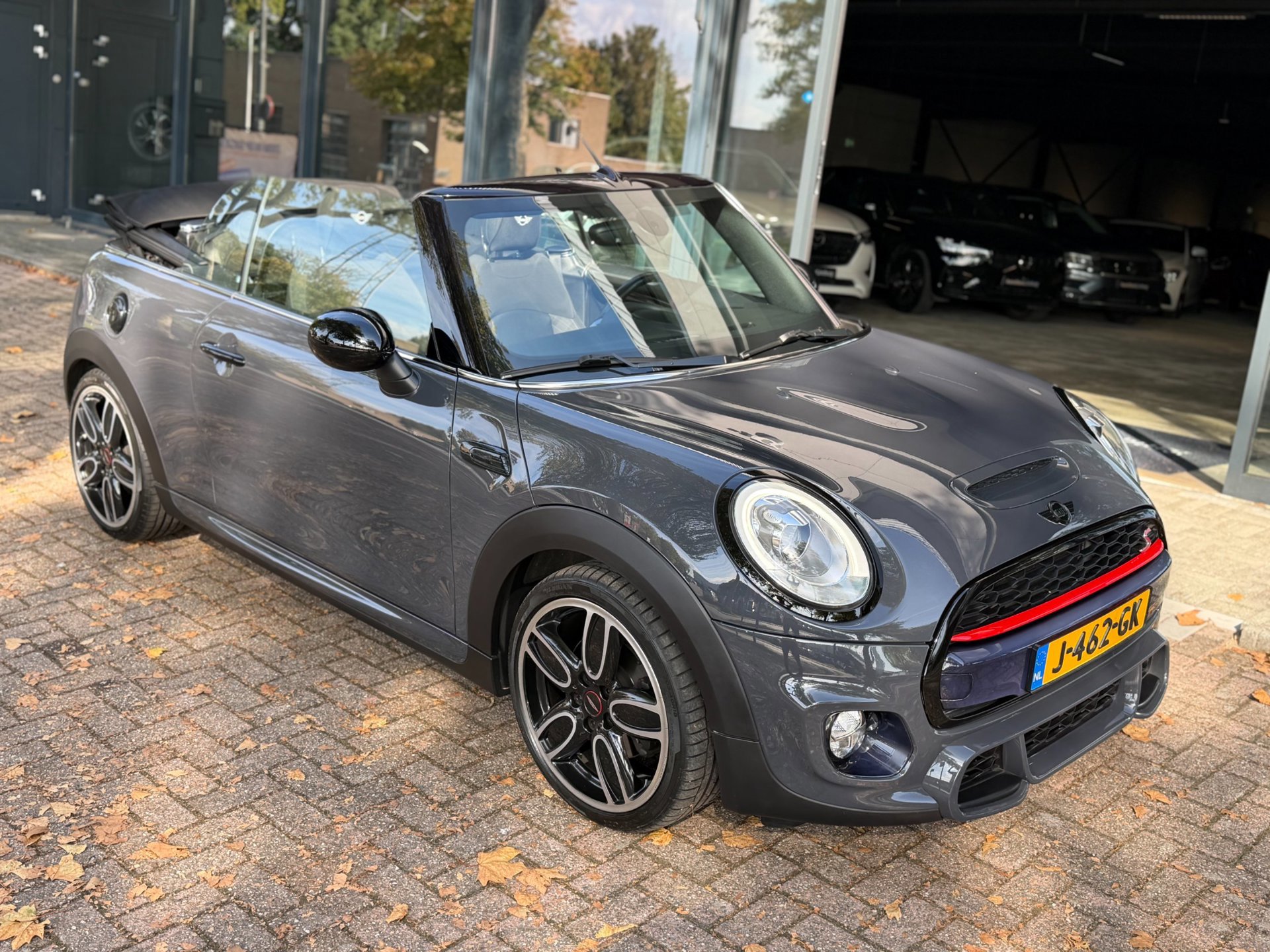 Mini Cabrio 2.0 Cooper S Chili Serious Business JCW (2017), foto 2