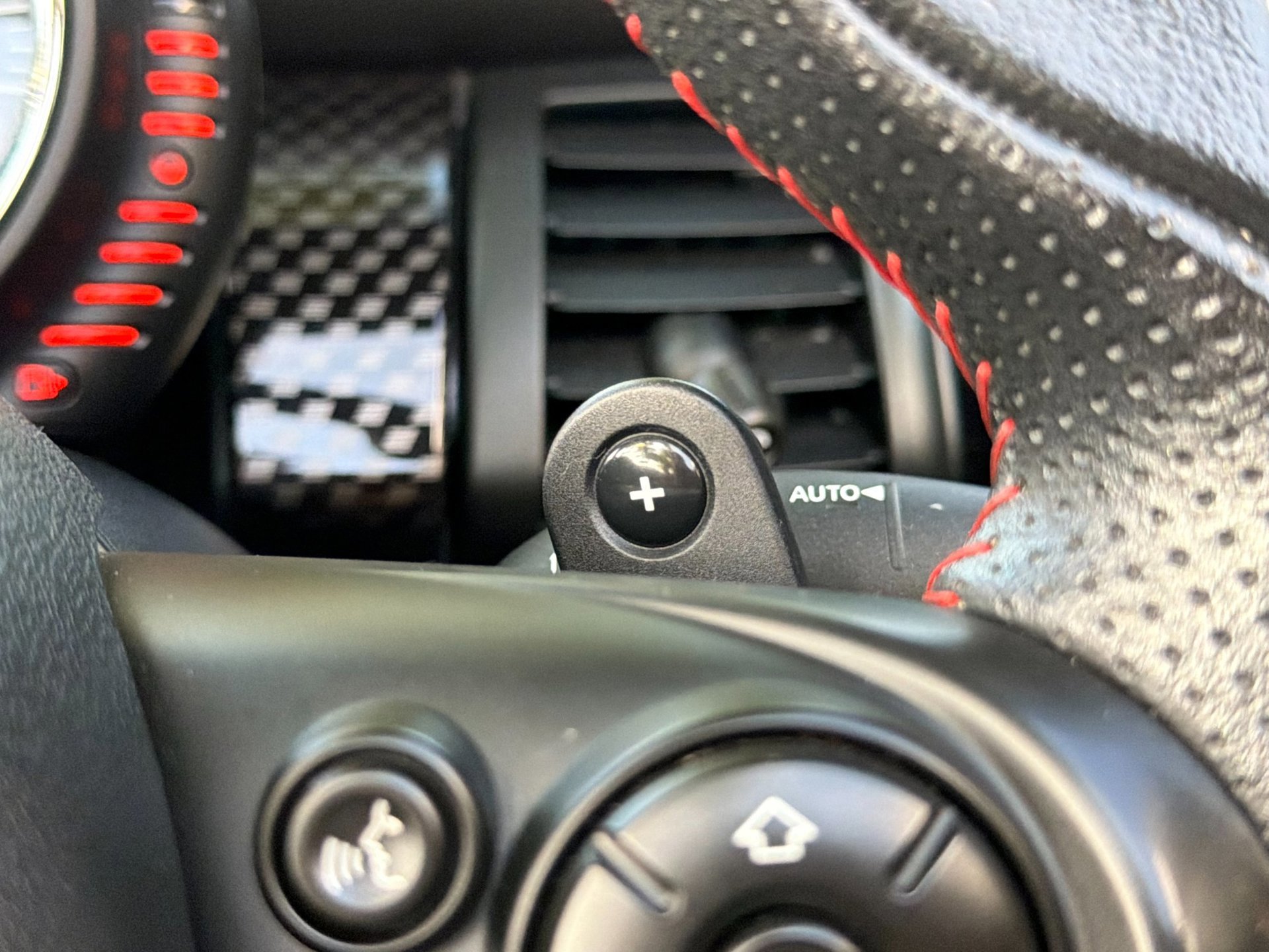 Mini Cabrio 2.0 Cooper S Chili Serious Business JCW (2017), foto 11