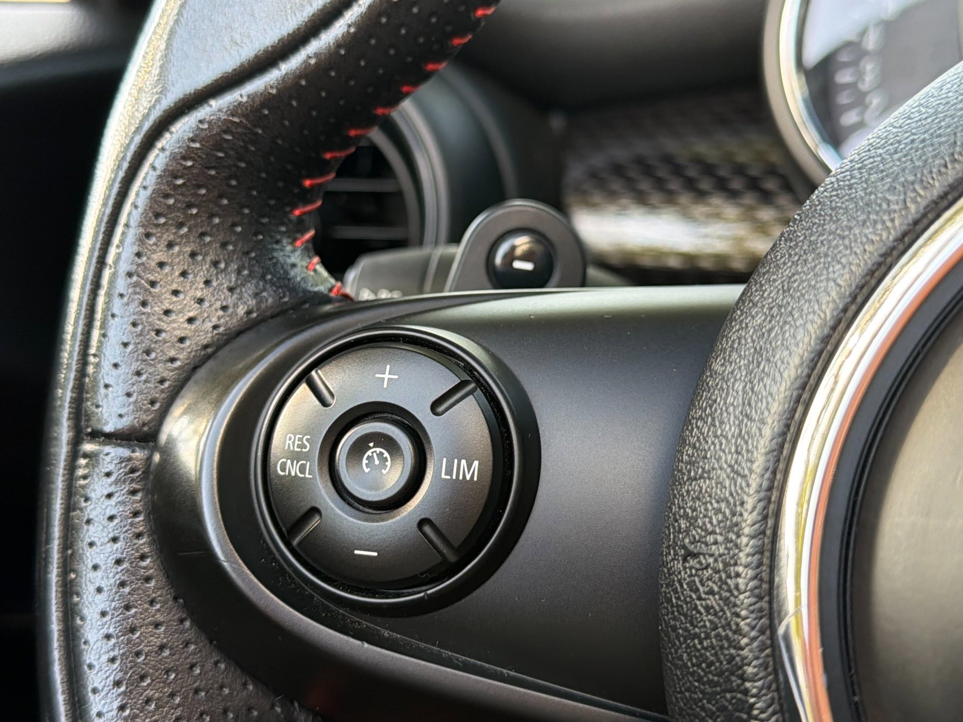 Mini Cabrio 2.0 Cooper S Chili Serious Business JCW (2017), foto 22