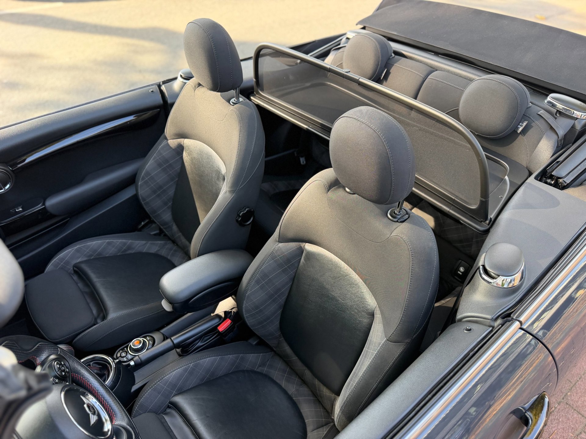 Mini Cabrio 2.0 Cooper S Chili Serious Business JCW (2017), foto 31