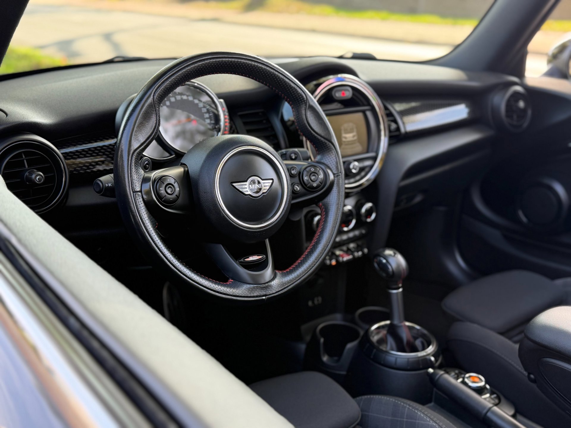 Mini Cabrio 2.0 Cooper S Chili Serious Business JCW (2017), foto 33