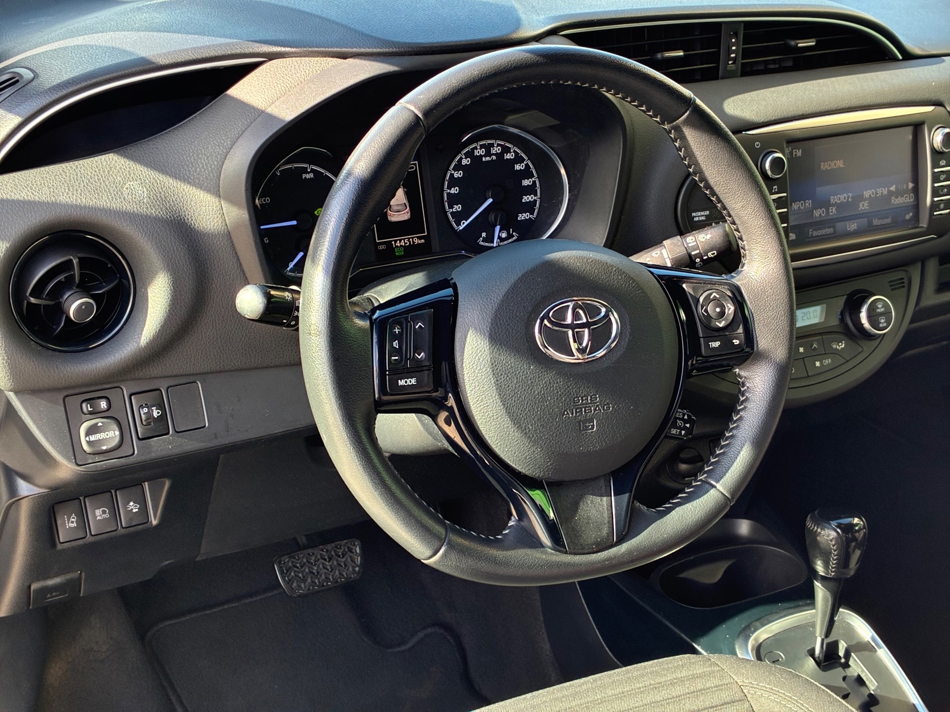 Toyota Yaris 1.5 Hybrid Bi-Tone (2018), foto 15