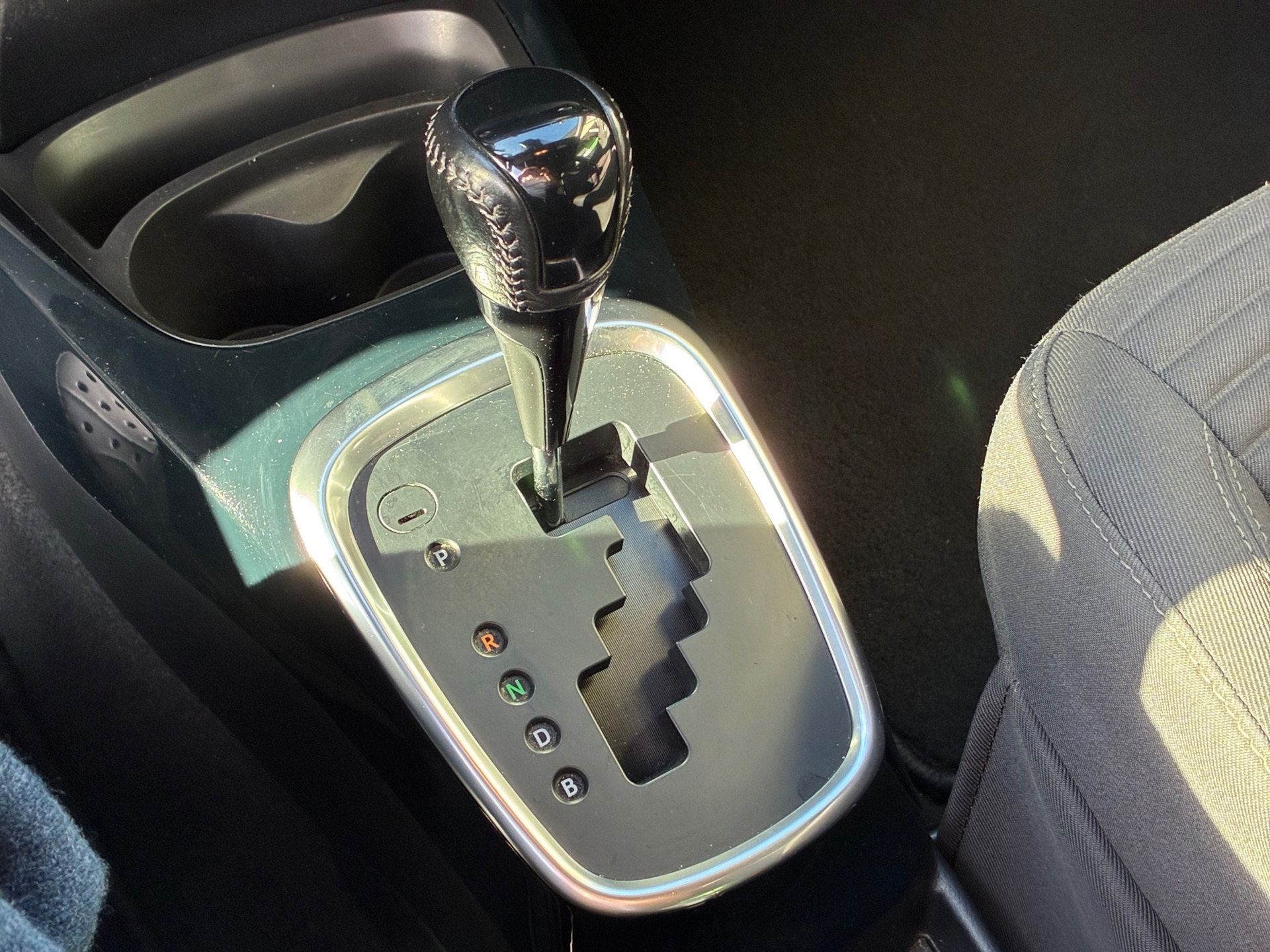 Toyota Yaris 1.5 Hybrid Bi-Tone (2018), foto 19