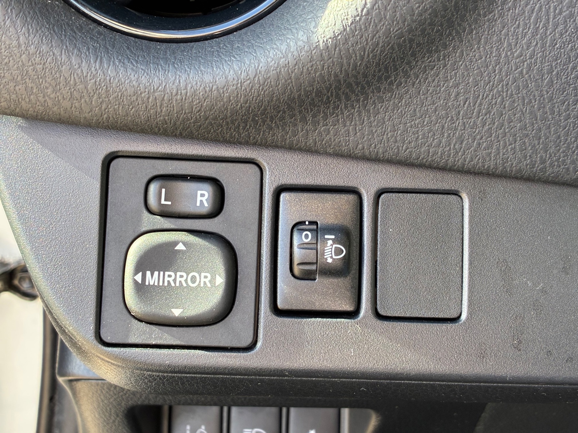 Toyota Yaris 1.5 Hybrid Bi-Tone (2018), foto 29