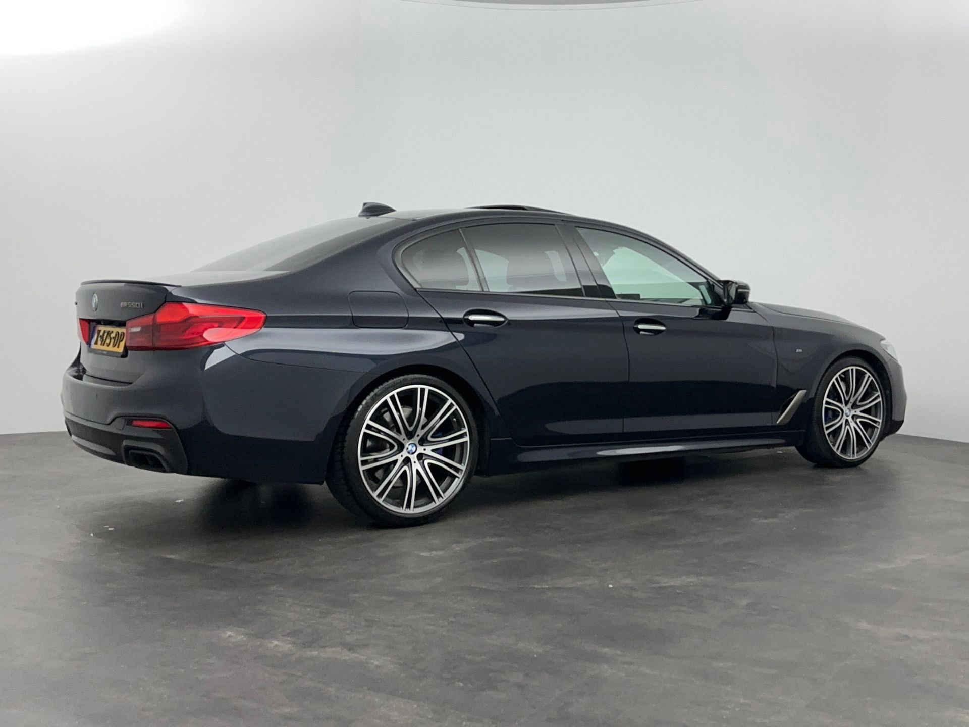 BMW 5-Serie M550i xDrive High Executive B&W Stoelkoeling 360 (2017), foto 30