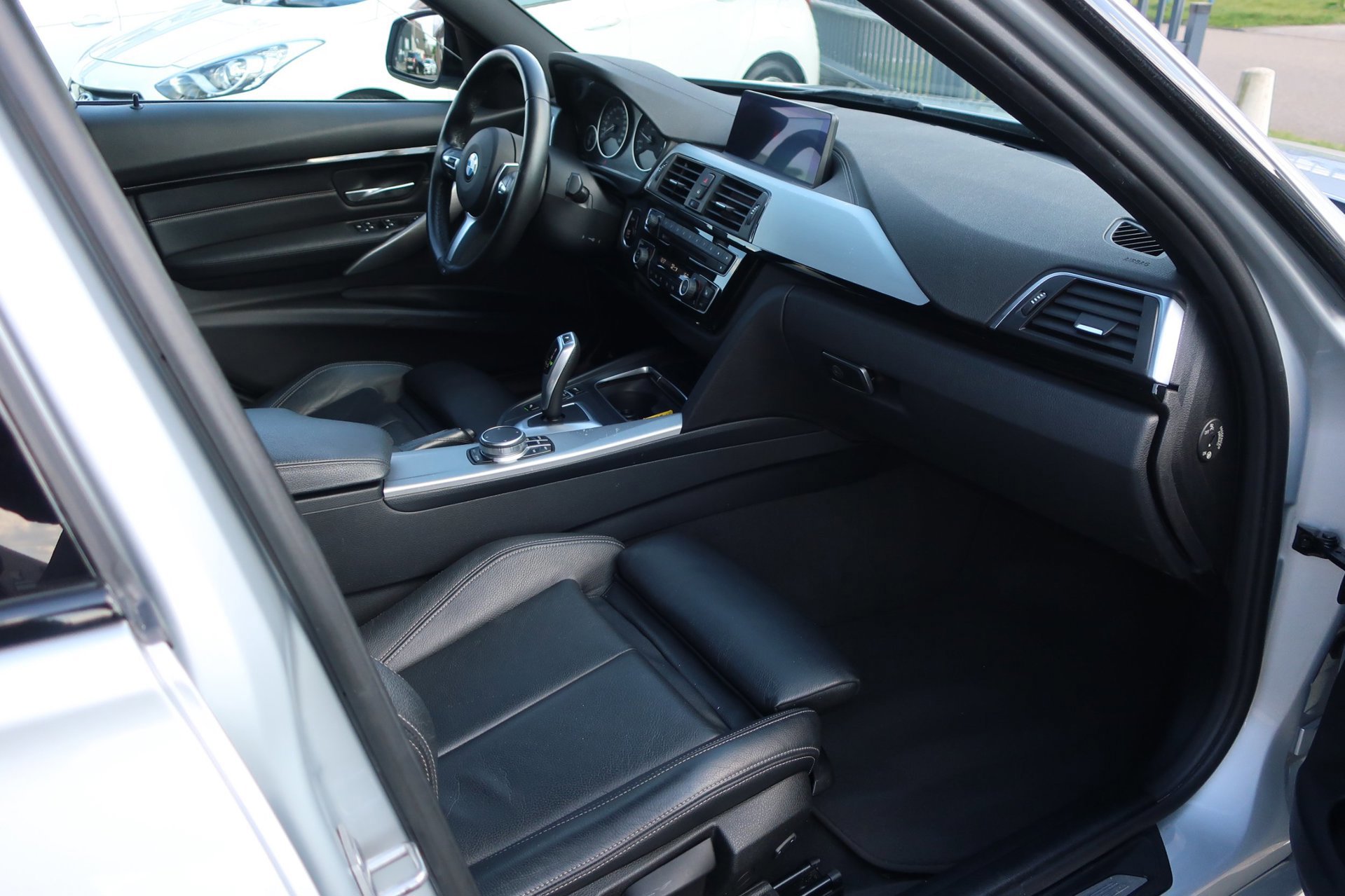 BMW 3-serie Touring 318i Corp Lease Hig Exe. M-Sport (2017), foto 19
