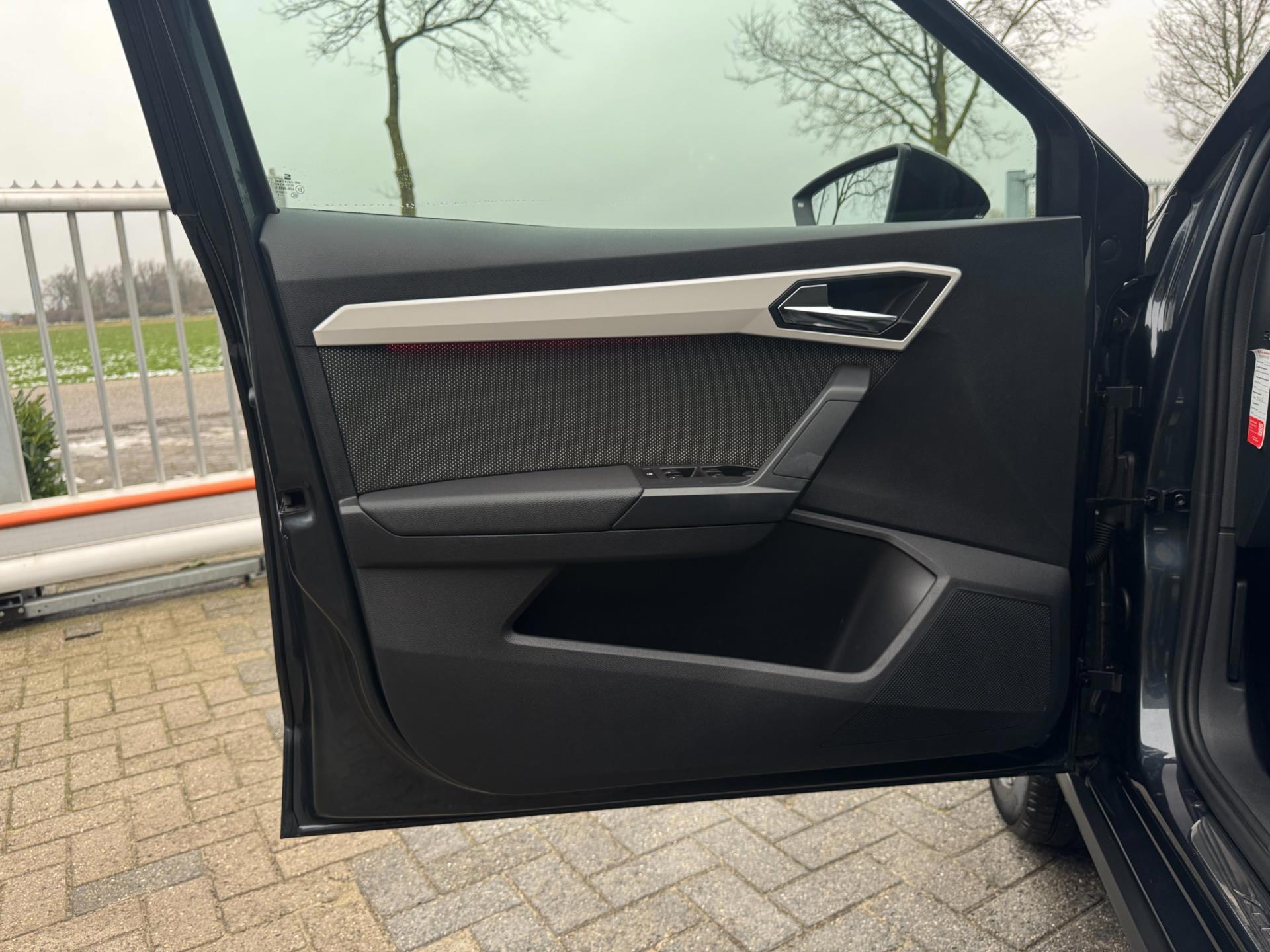 Seat Arona 1.0 TSI Xcellence Business Intense (2019), foto 12
