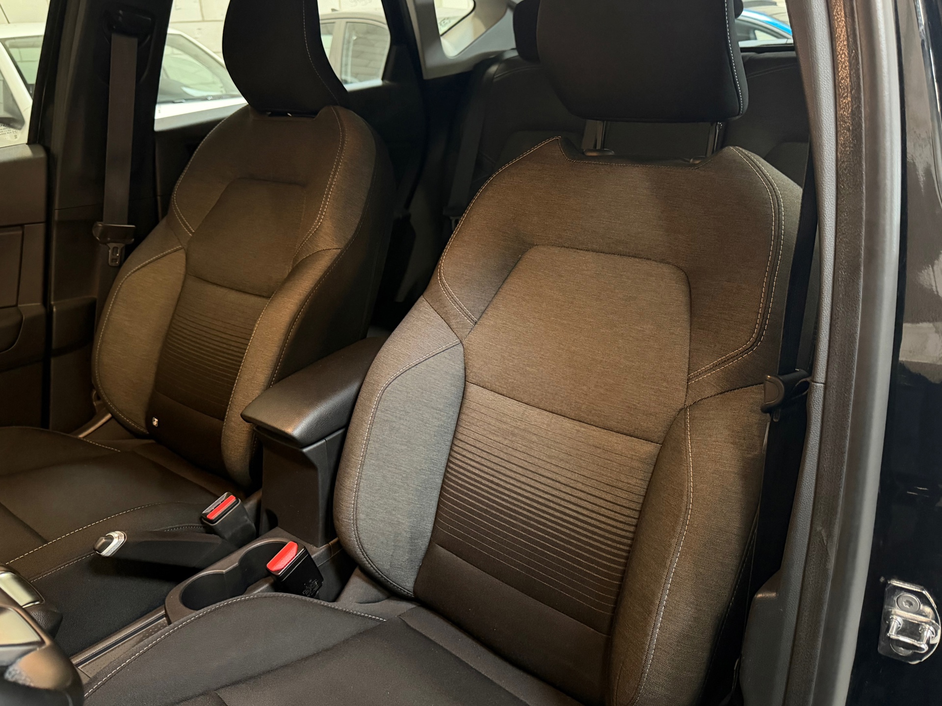 Renault Captur 1.3 TCe 140 Business Zen (2021), foto 32