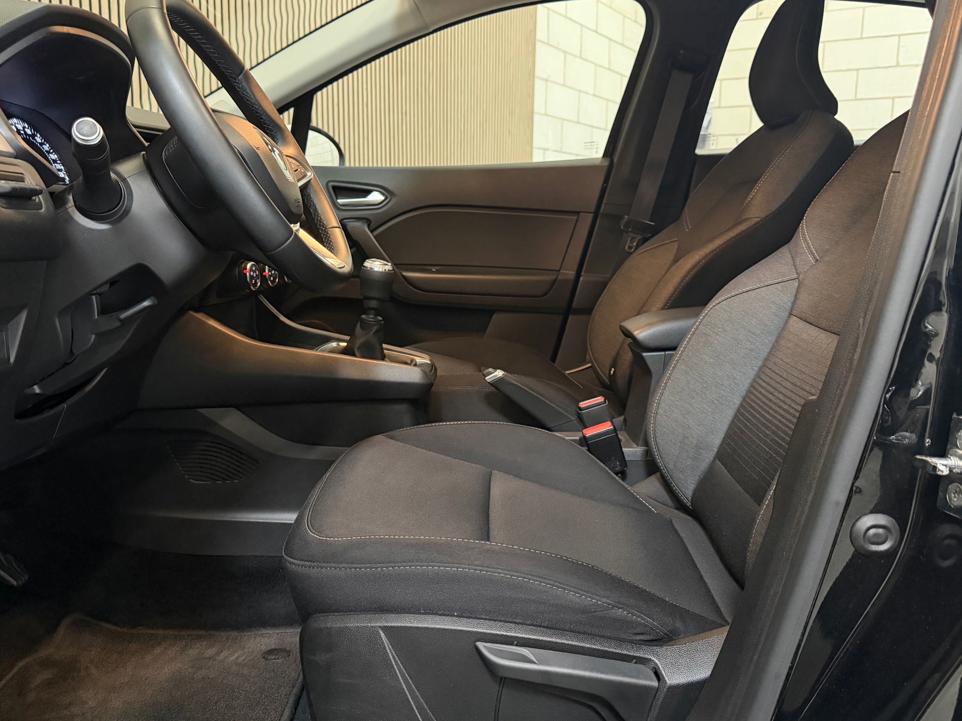Renault Captur 1.3 TCe 140 Business Zen (2021), foto 8