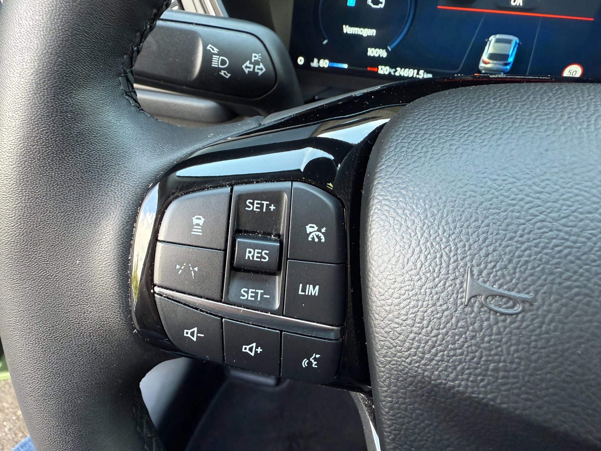 Ford Kuga 2.5 243pk PHEV Titanium Camera 360-gr (2025), foto 13