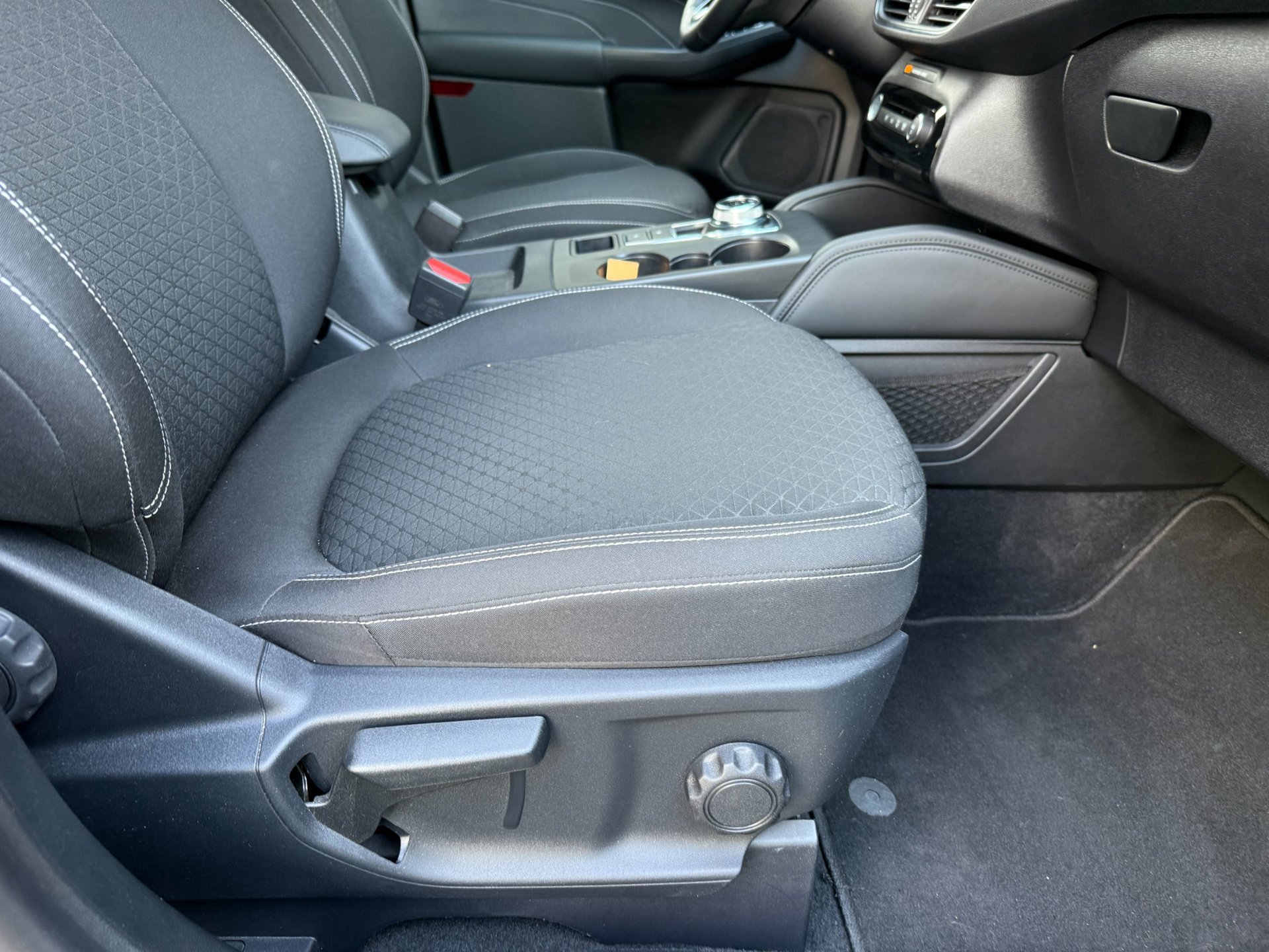 Ford Kuga 2.5 243pk PHEV Titanium Camera 360-gr (2025), foto 26