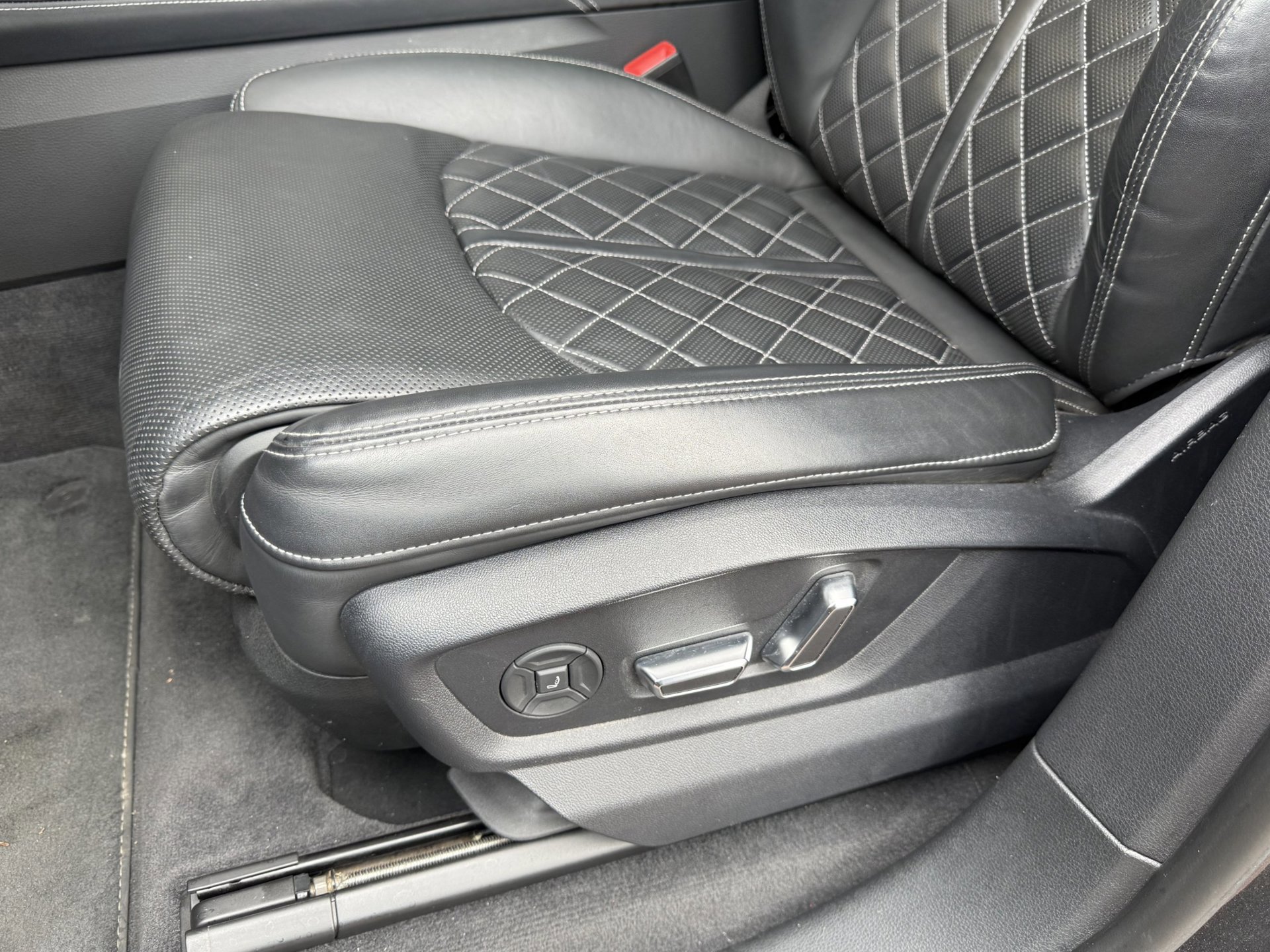 Audi Q8 55 TFSI e Quattro 2023 Competition (2023), foto 12