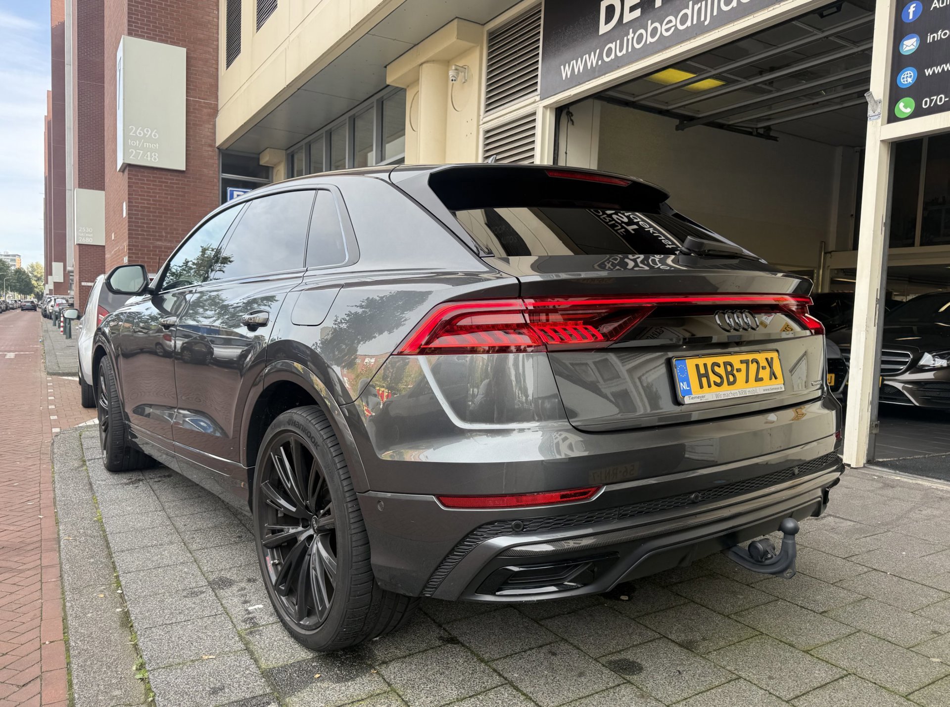 Audi Q8 55 TFSI e Quattro 2023 Competition (2023), foto 3