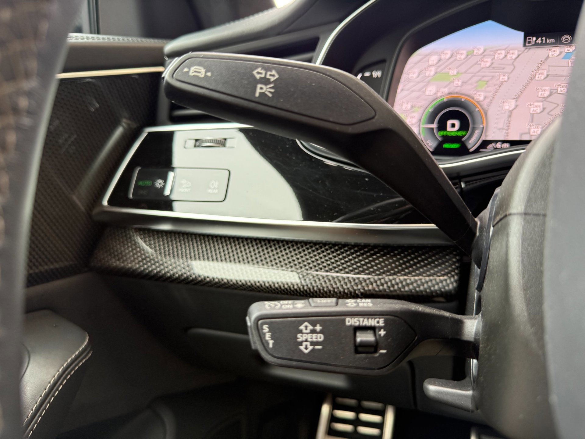 Audi Q8 55 TFSI e Quattro 2023 Competition (2023), foto 21