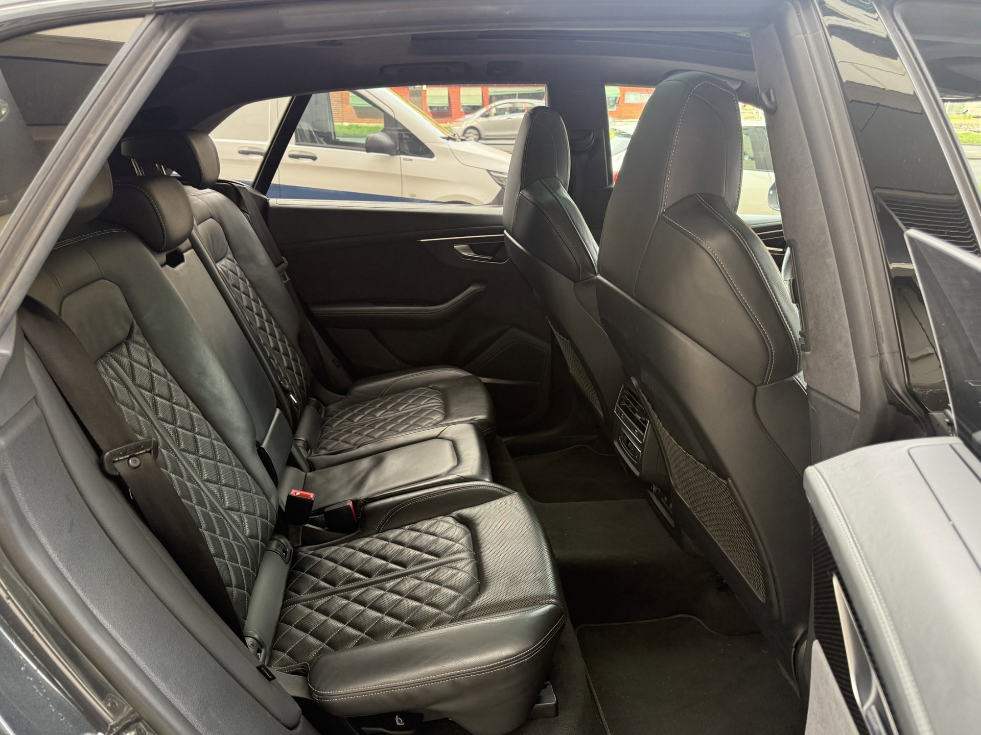Audi Q8 55 TFSI e Quattro 2023 Competition (2023), foto 10