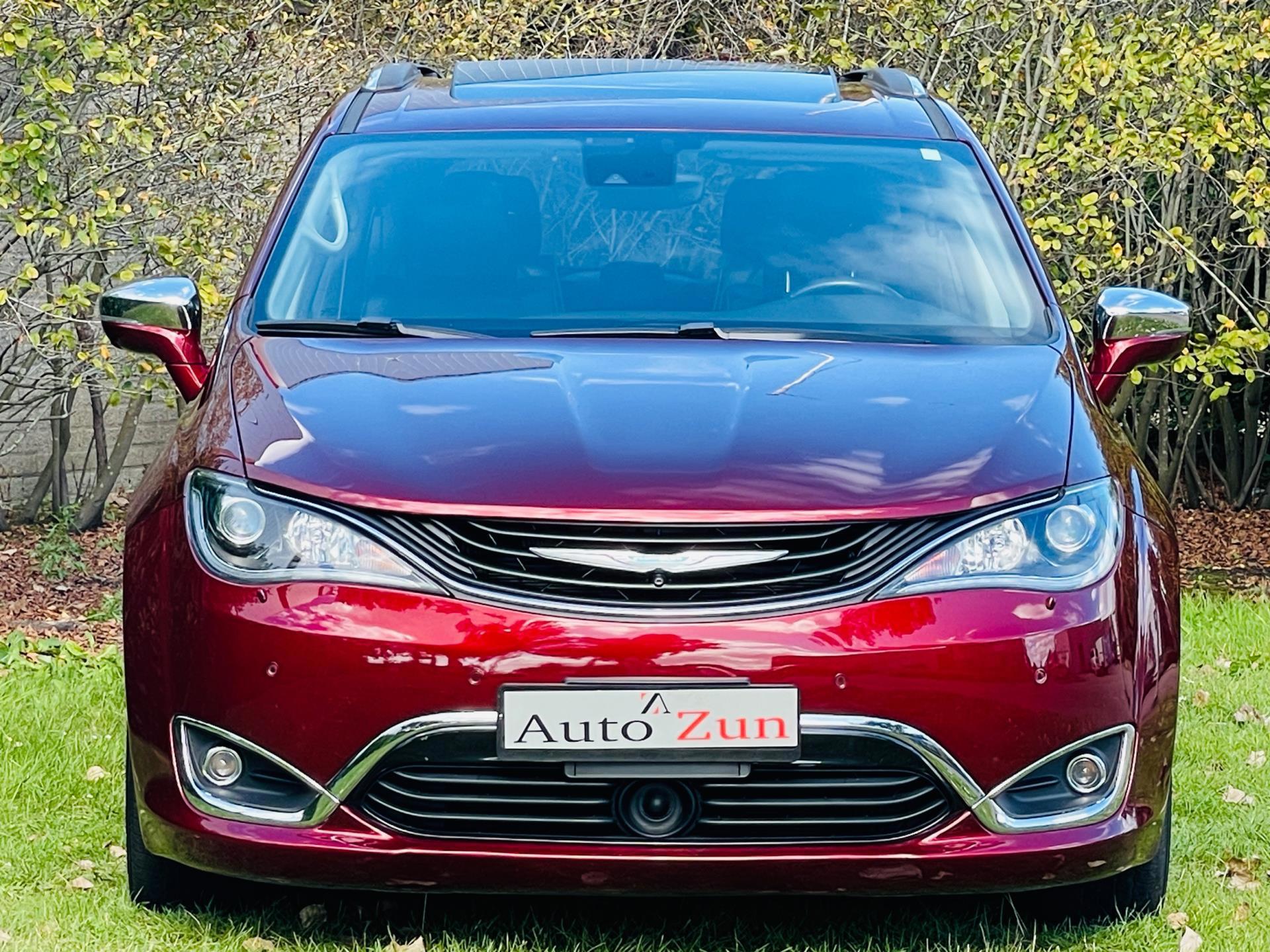 Chrysler Pacifica Plug-in Hybrid Limited (2017), foto 2