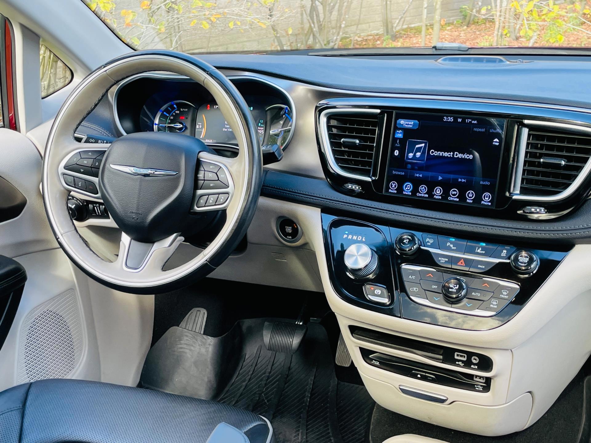 Chrysler Pacifica Plug-in Hybrid Limited (2017), foto 21