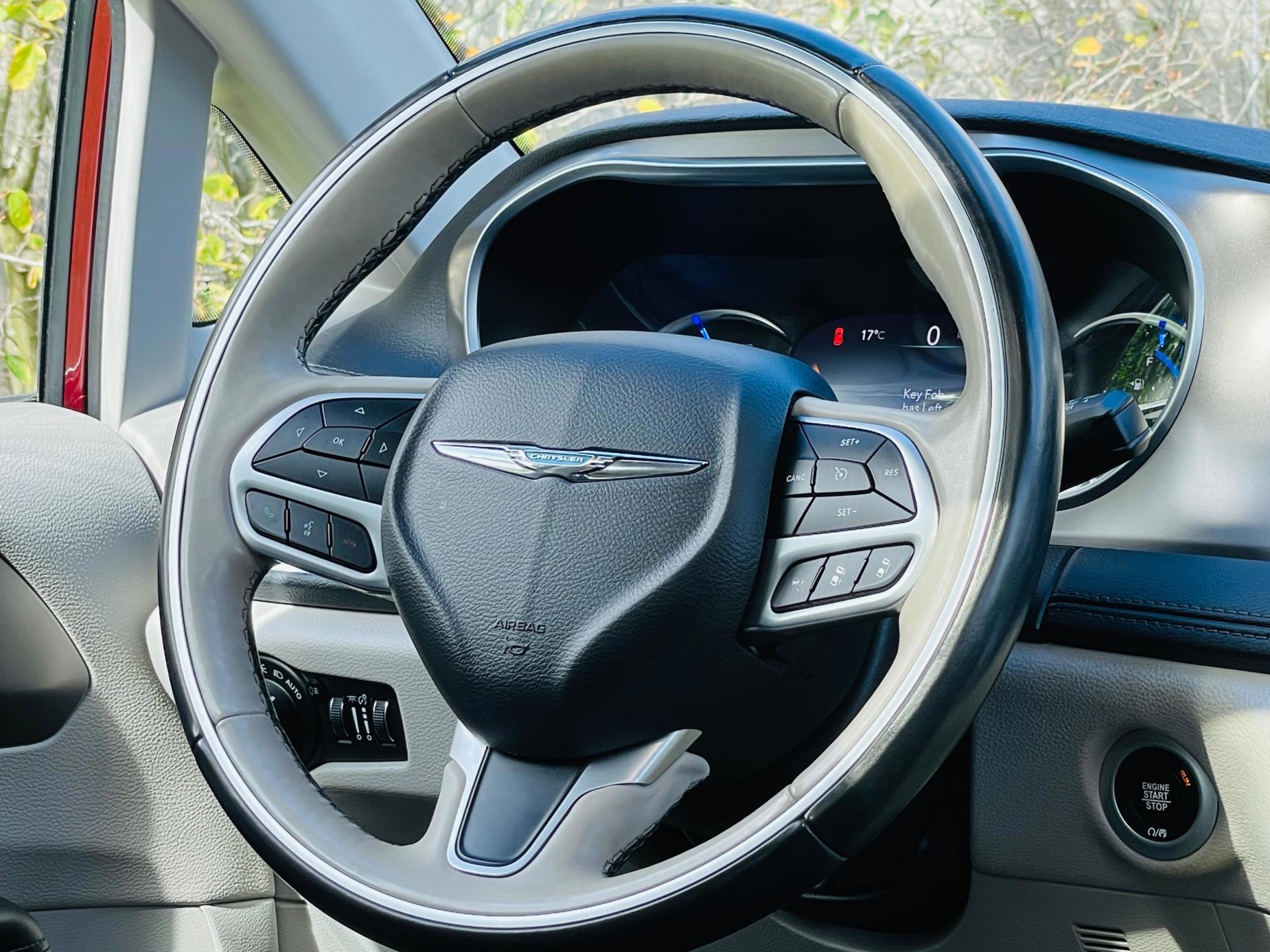 Chrysler Pacifica Plug-in Hybrid Limited (2017), foto 22