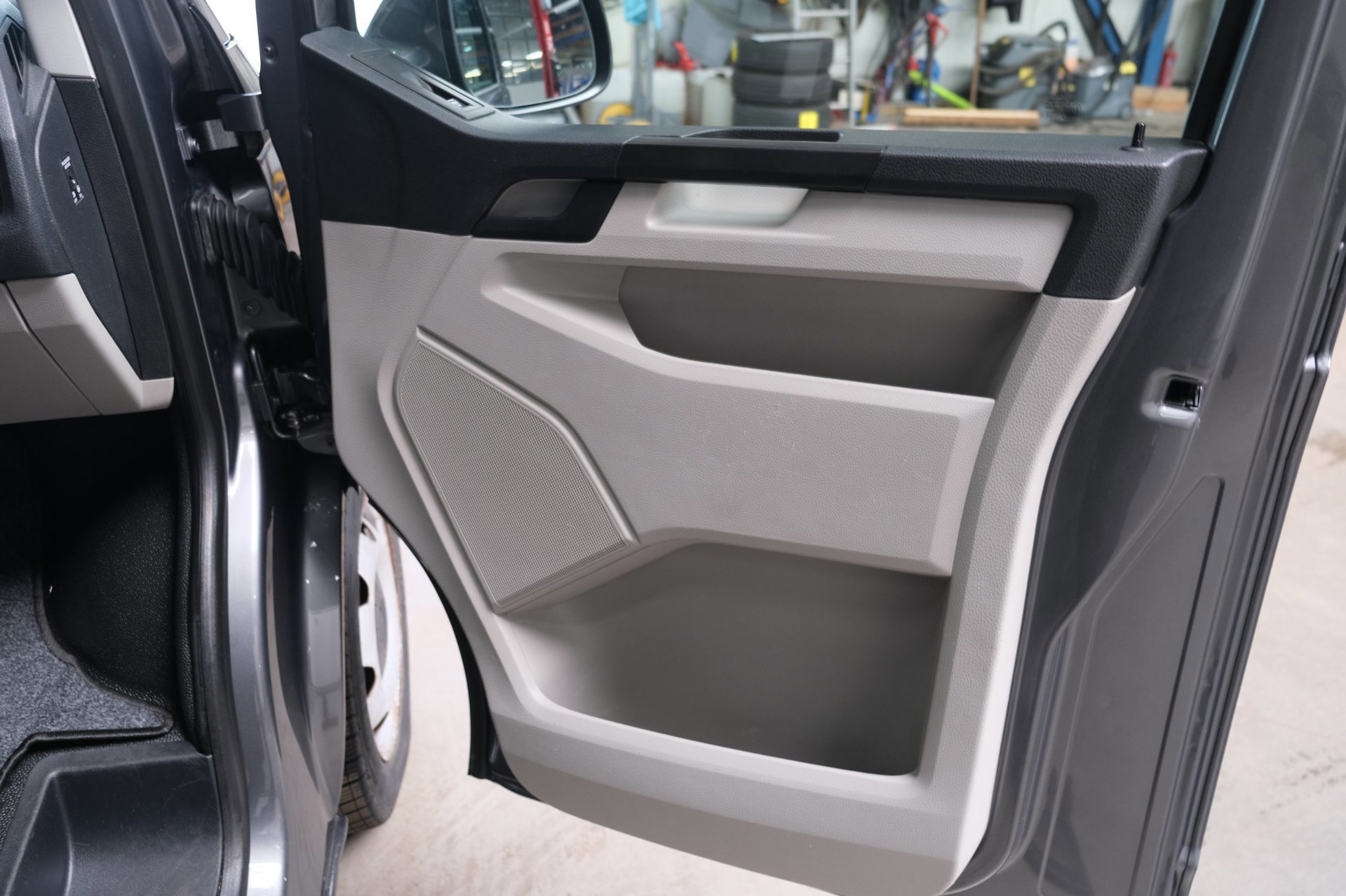Volkswagen Transporter 2.0 TDI L2H1 Comfortline (2018), foto 5