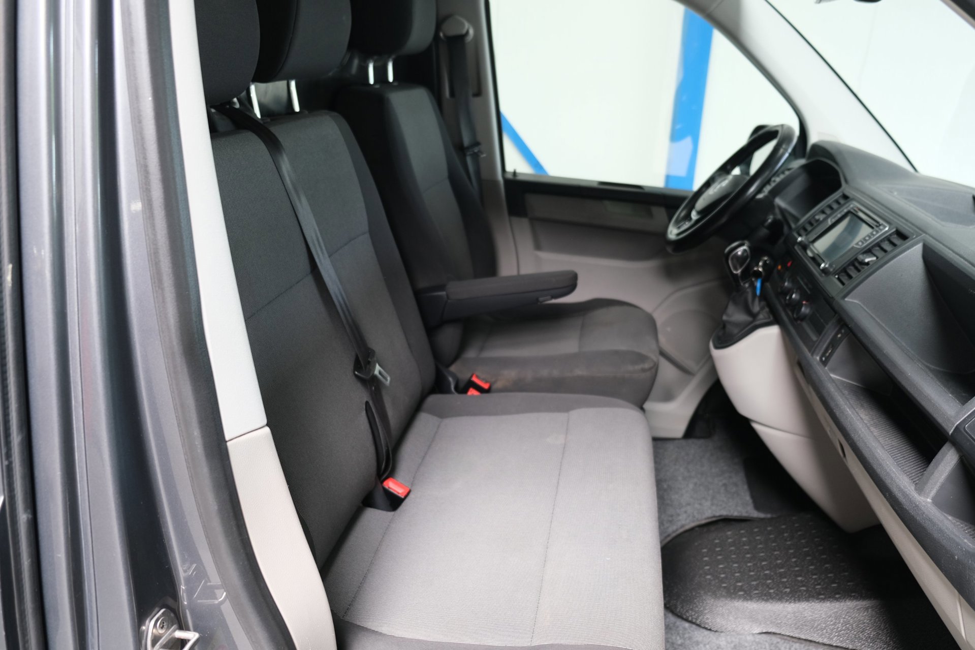Volkswagen Transporter 2.0 TDI L2H1 Comfortline (2018), foto 6