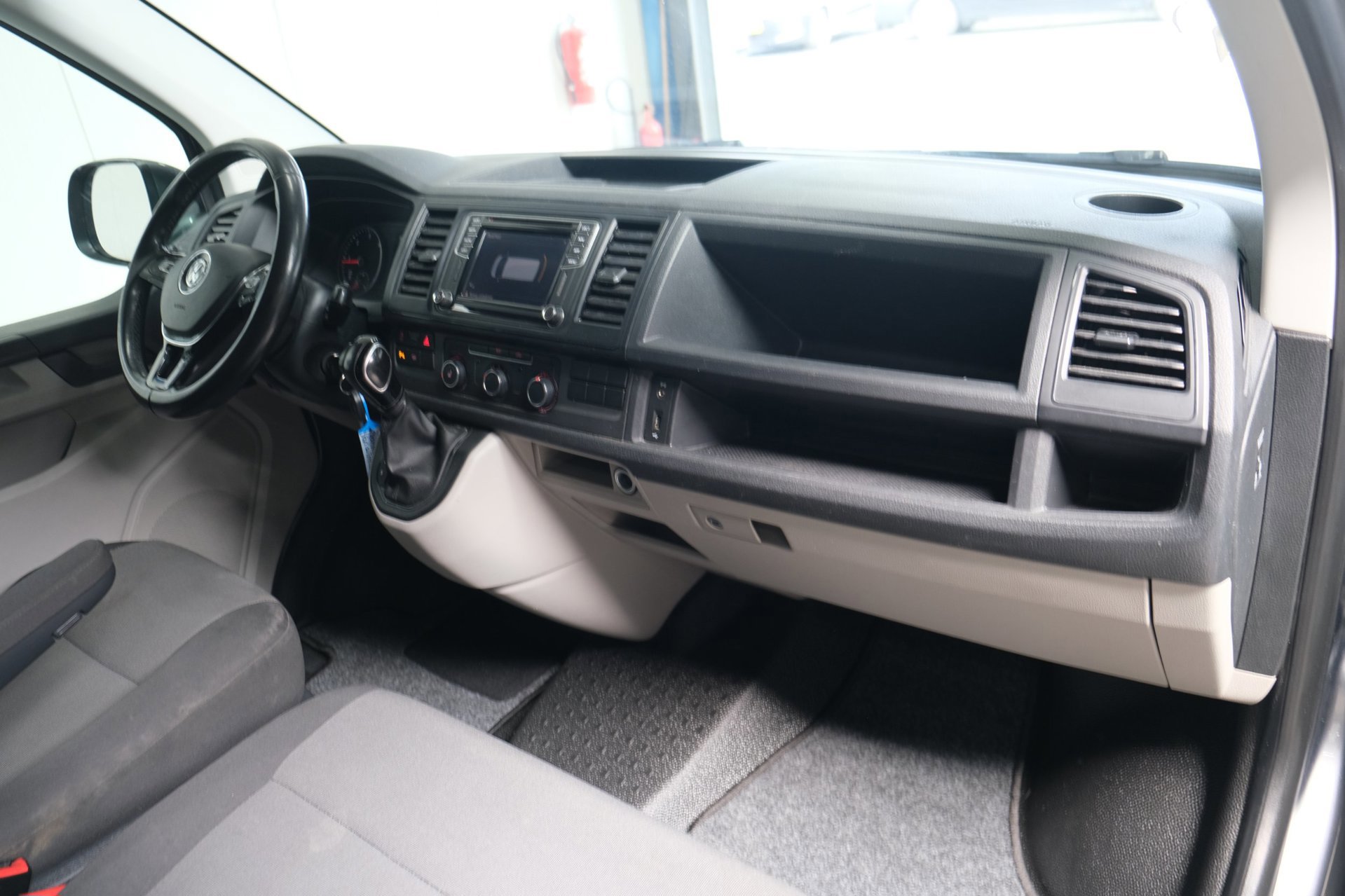 Volkswagen Transporter 2.0 TDI L2H1 Comfortline (2018), foto 7